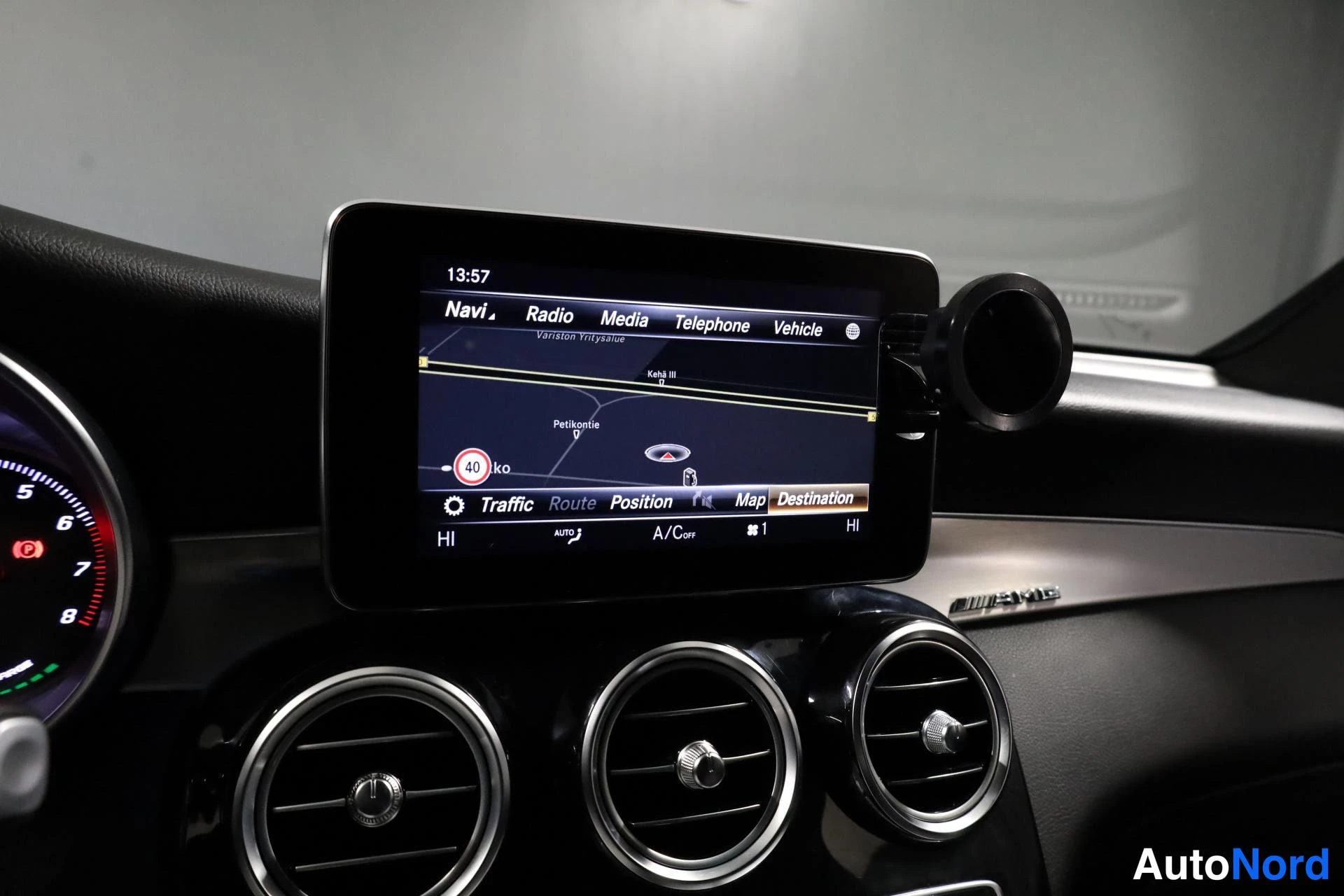 Musta Mercedes-Benz GLC 2018, yksityiskohta, kuva 19