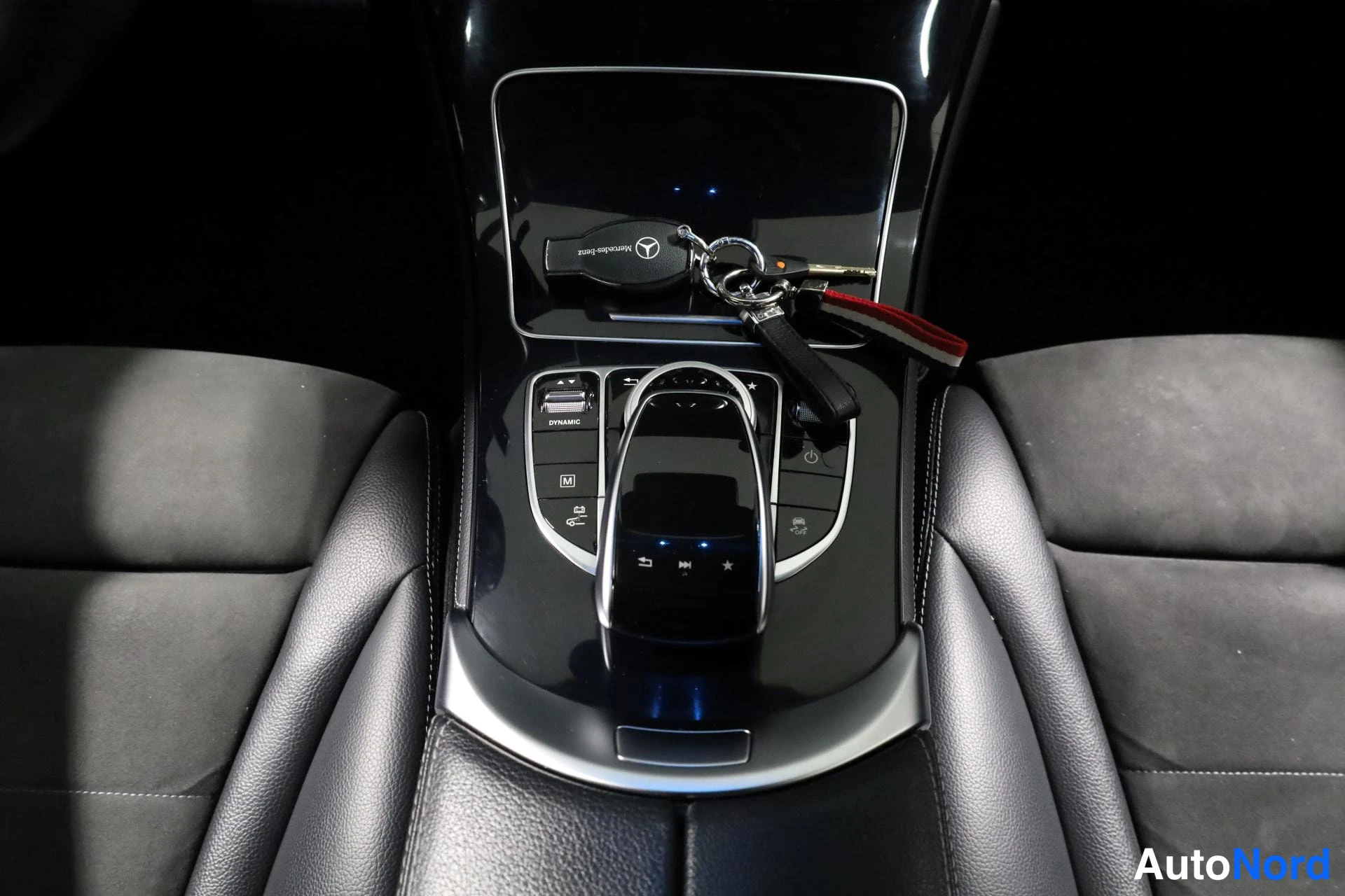 Musta Mercedes-Benz GLC 2018, yksityiskohta, kuva 22