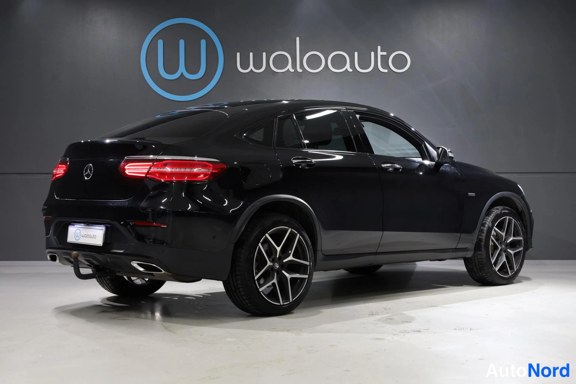 Musta Mercedes-Benz GLC 2018, takaviisto, kuva 7