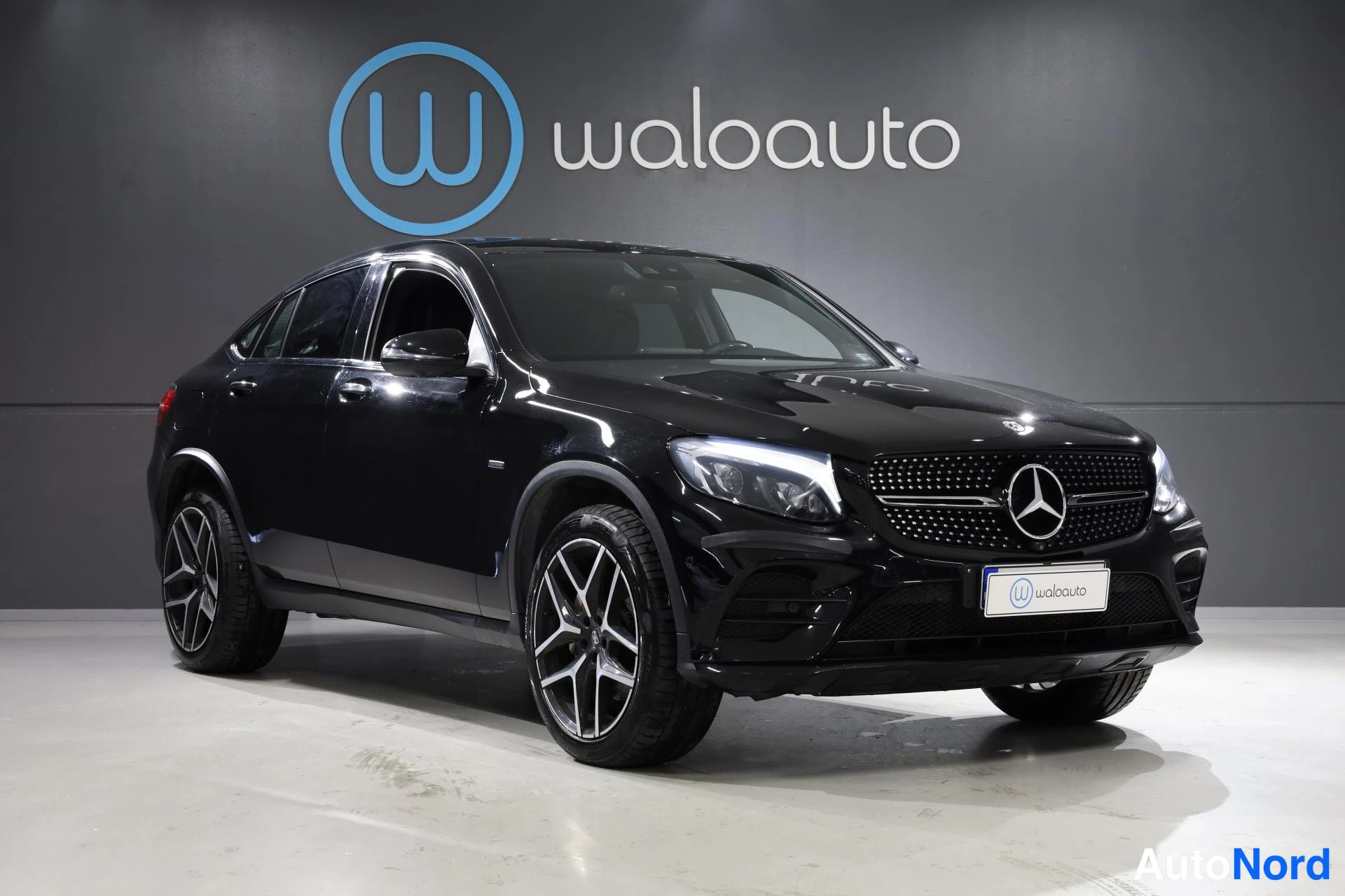 Musta Mercedes-Benz GLC 2018, etuviisto, keula oikealle, kuva 4
