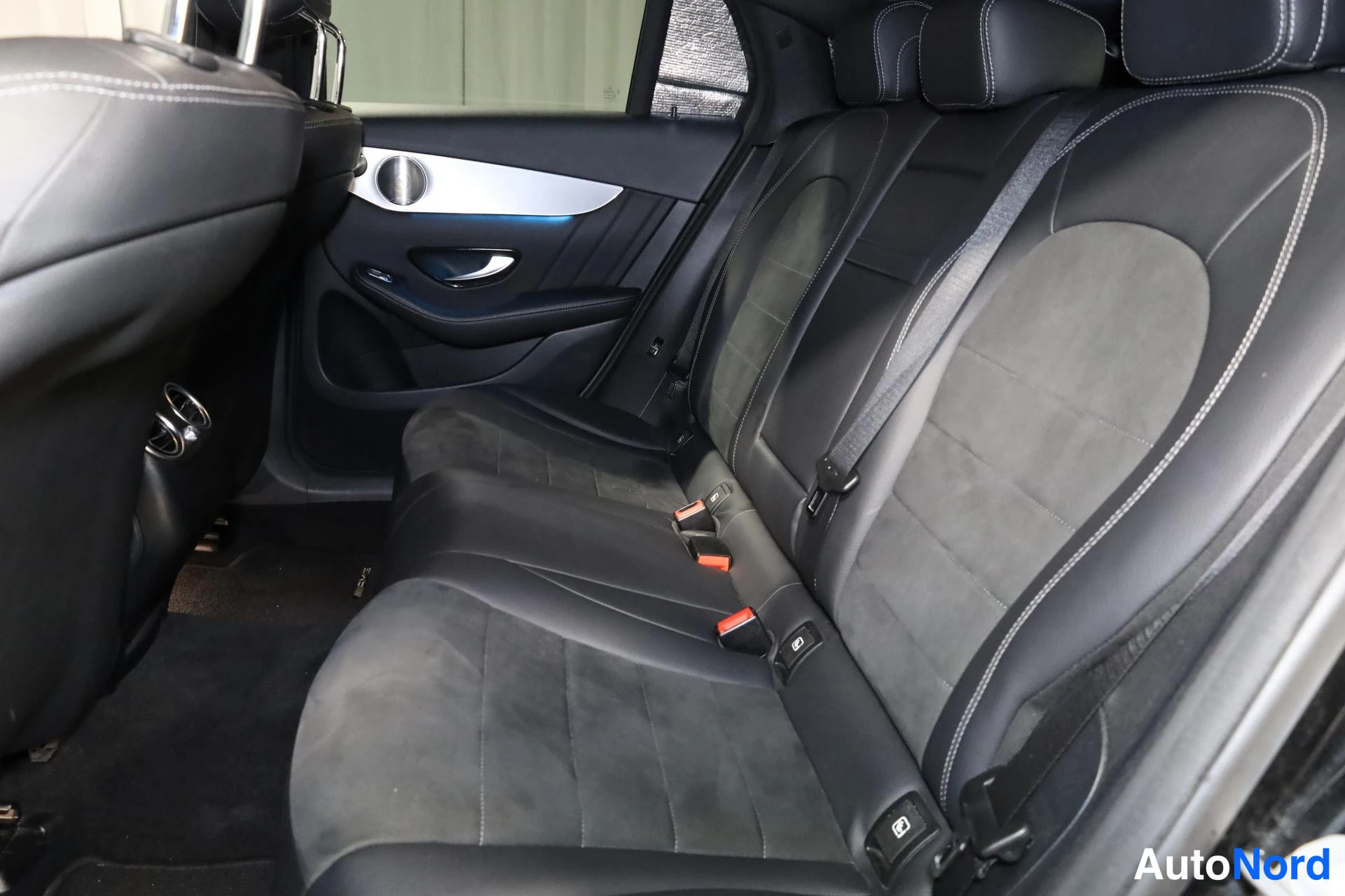 Musta Mercedes-Benz GLC 2018, takaistuimet, kuva 15