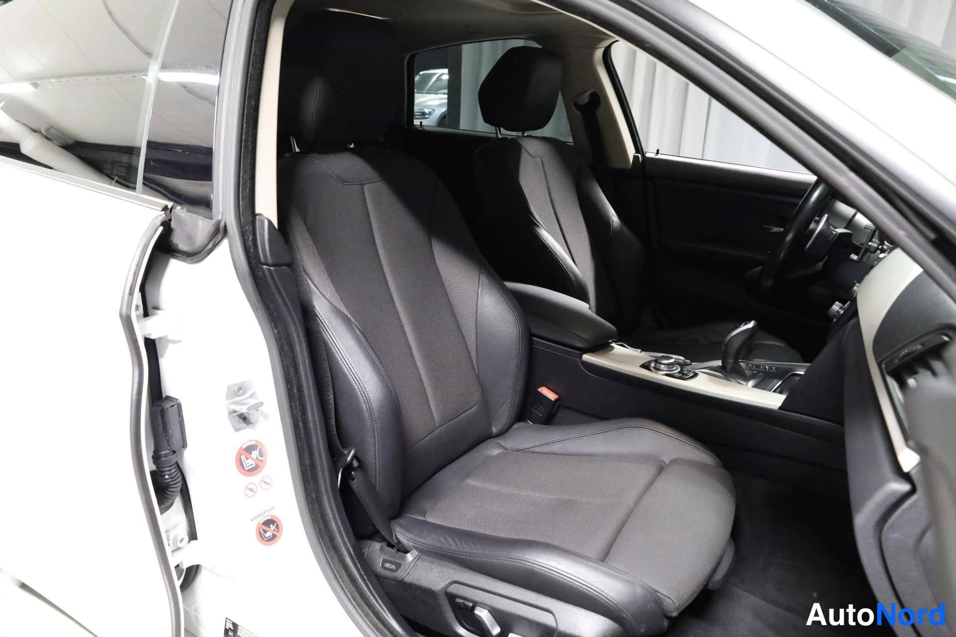 Valkoinen BMW 435d xDrive 2016, etuistuimet, kuva 14