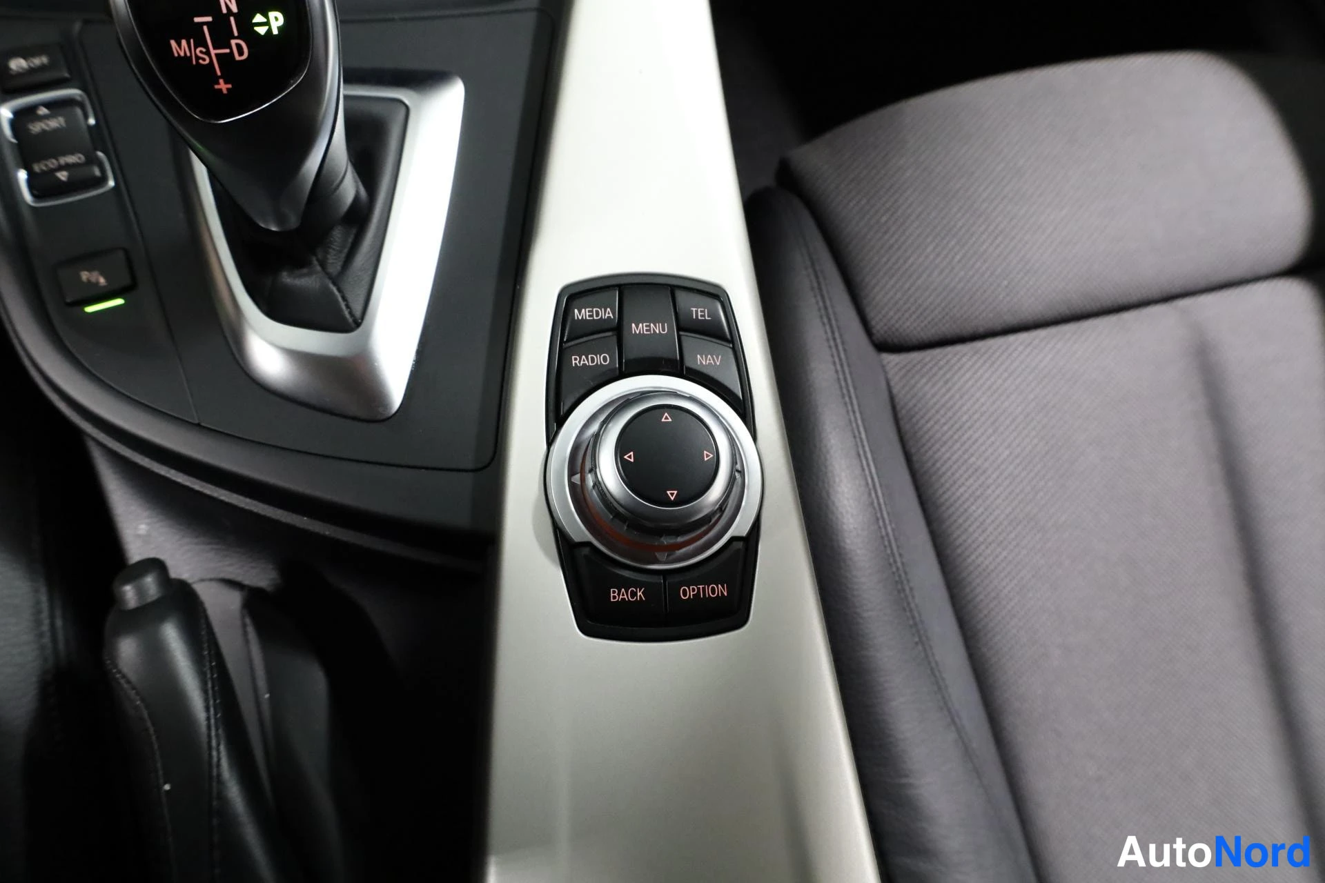 Valkoinen BMW 435d xDrive 2016, yksityiskohta, kuva 18