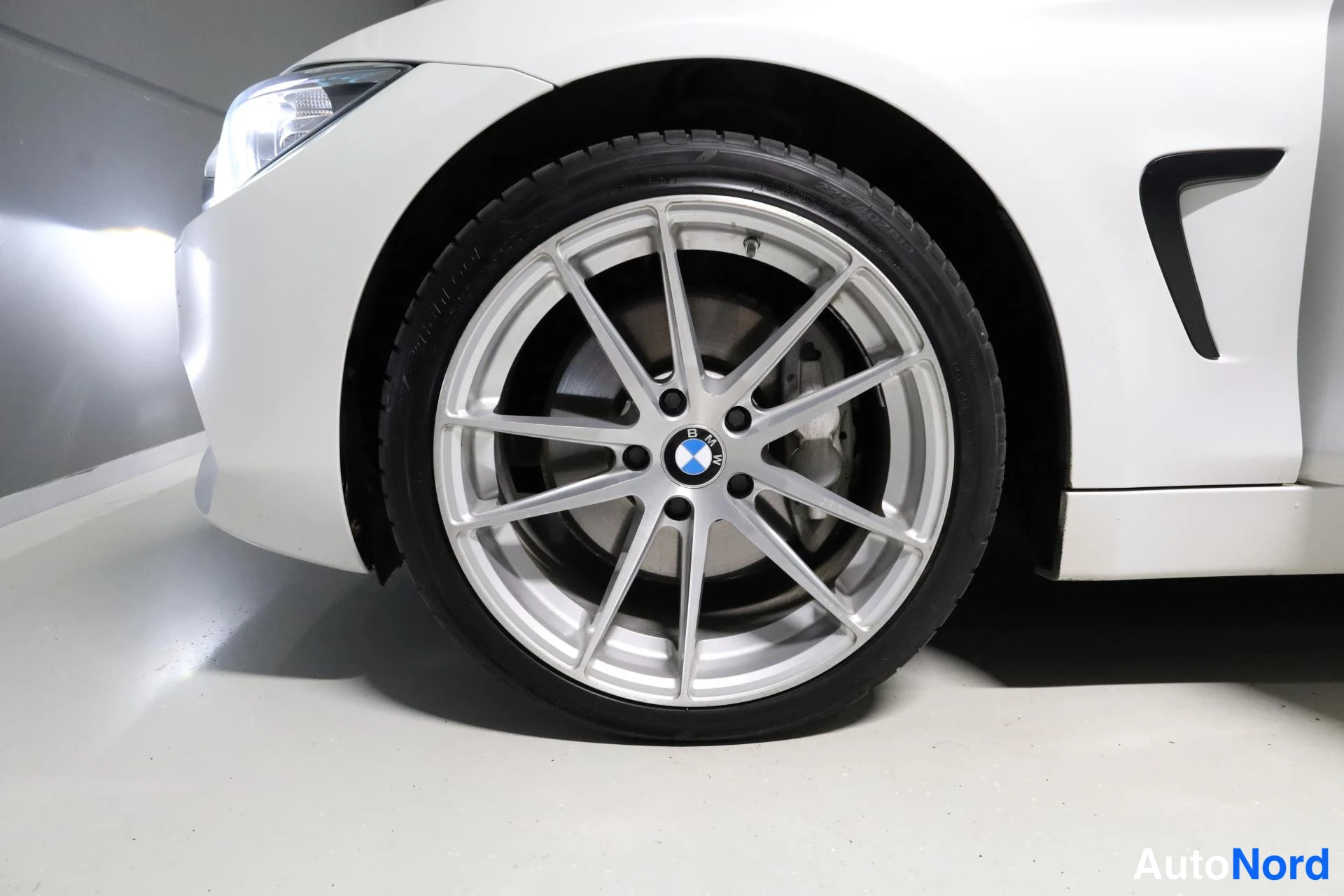 Valkoinen BMW 435d xDrive 2016, yksityiskohta, kuva 21