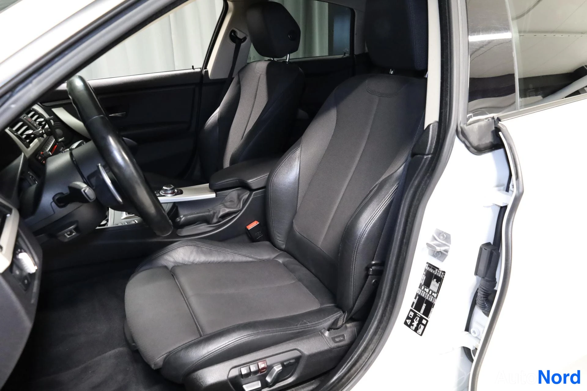 Valkoinen BMW 435d xDrive 2016, etuistuimet, kuva 12