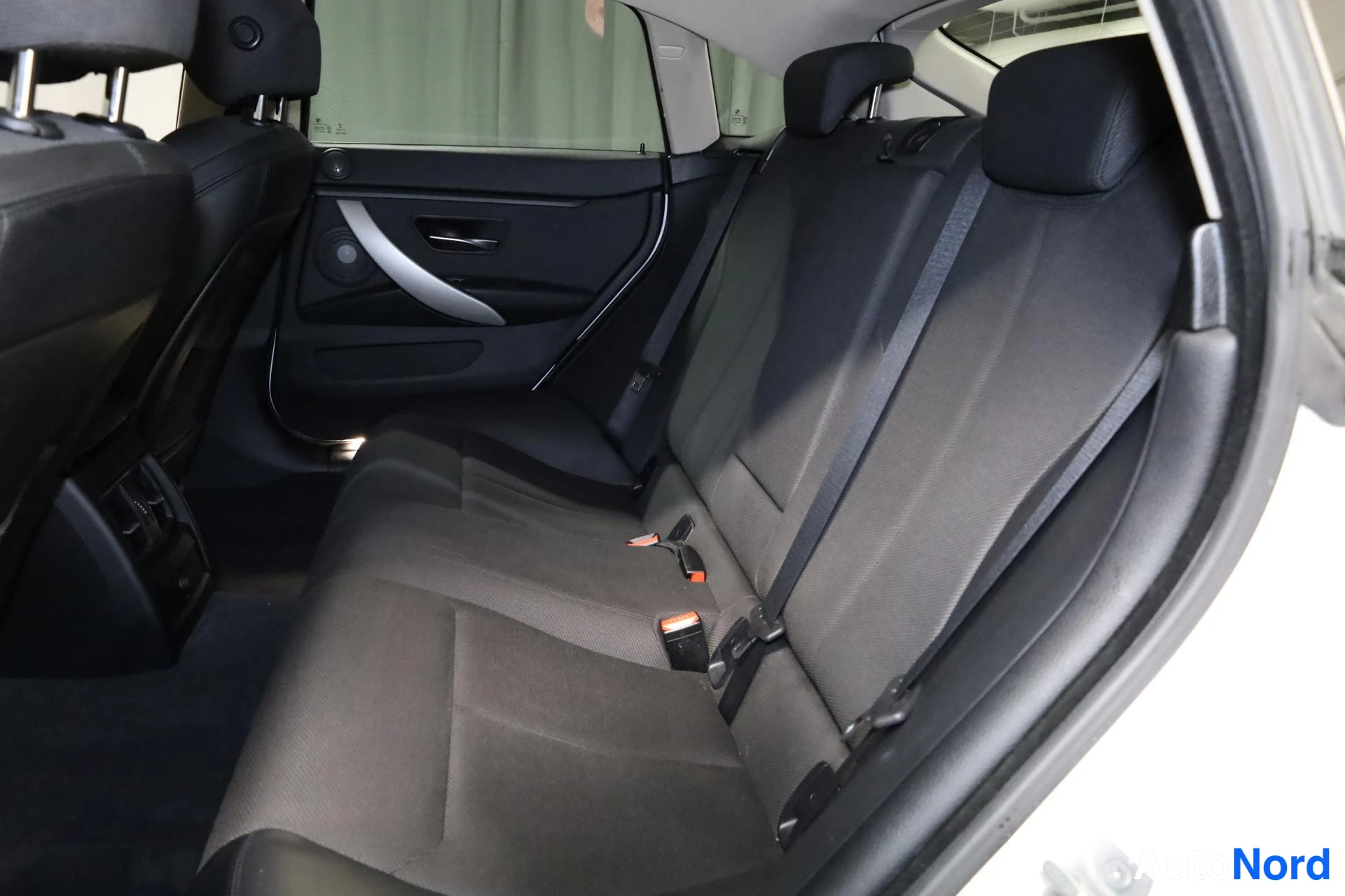 Valkoinen BMW 435d xDrive 2016, takaistuimet, kuva 15