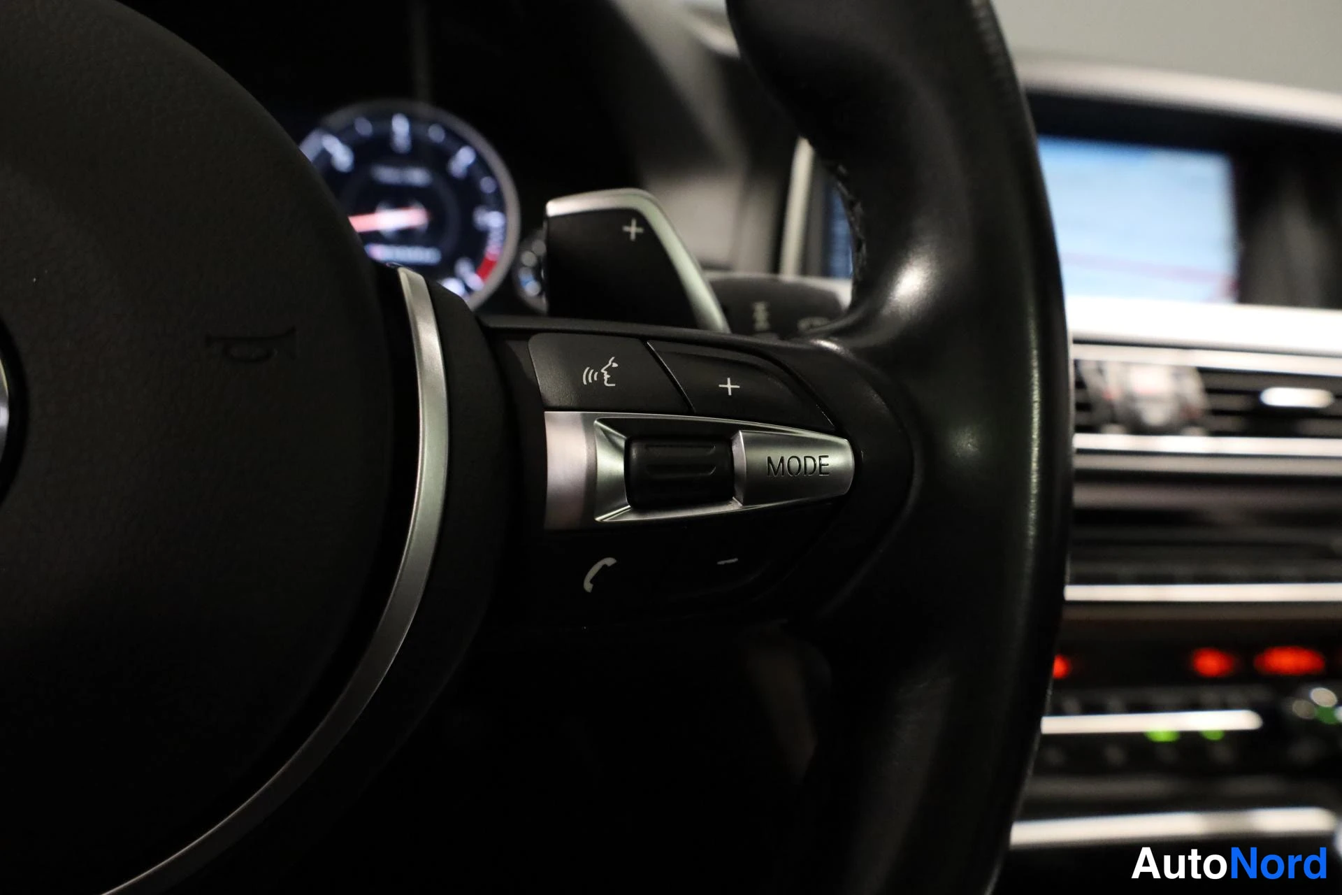 Valkoinen BMW M550d xDrive 2014, kuva 35