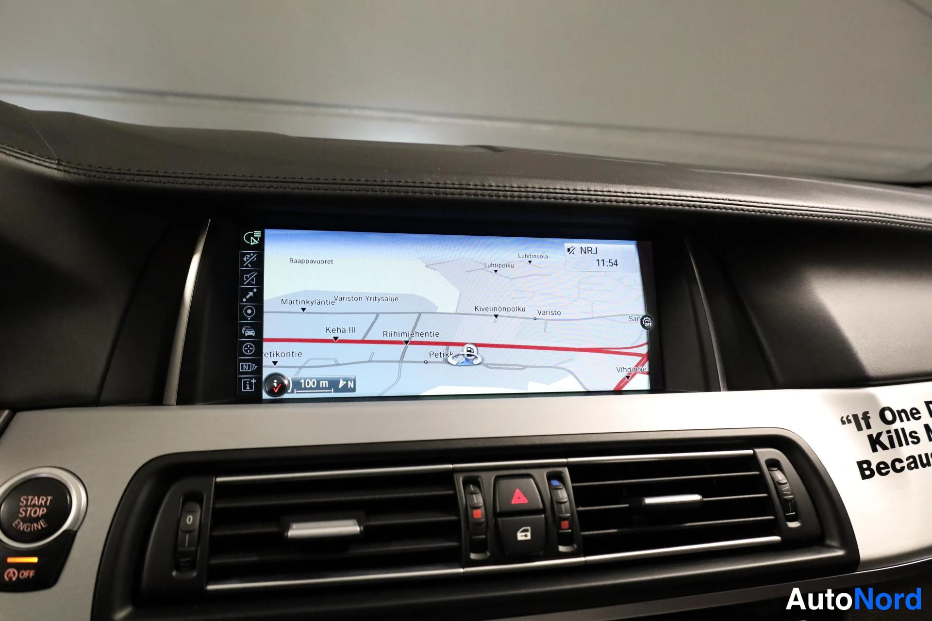 Valkoinen BMW M550d xDrive 2014, yksityiskohta, kuva 18