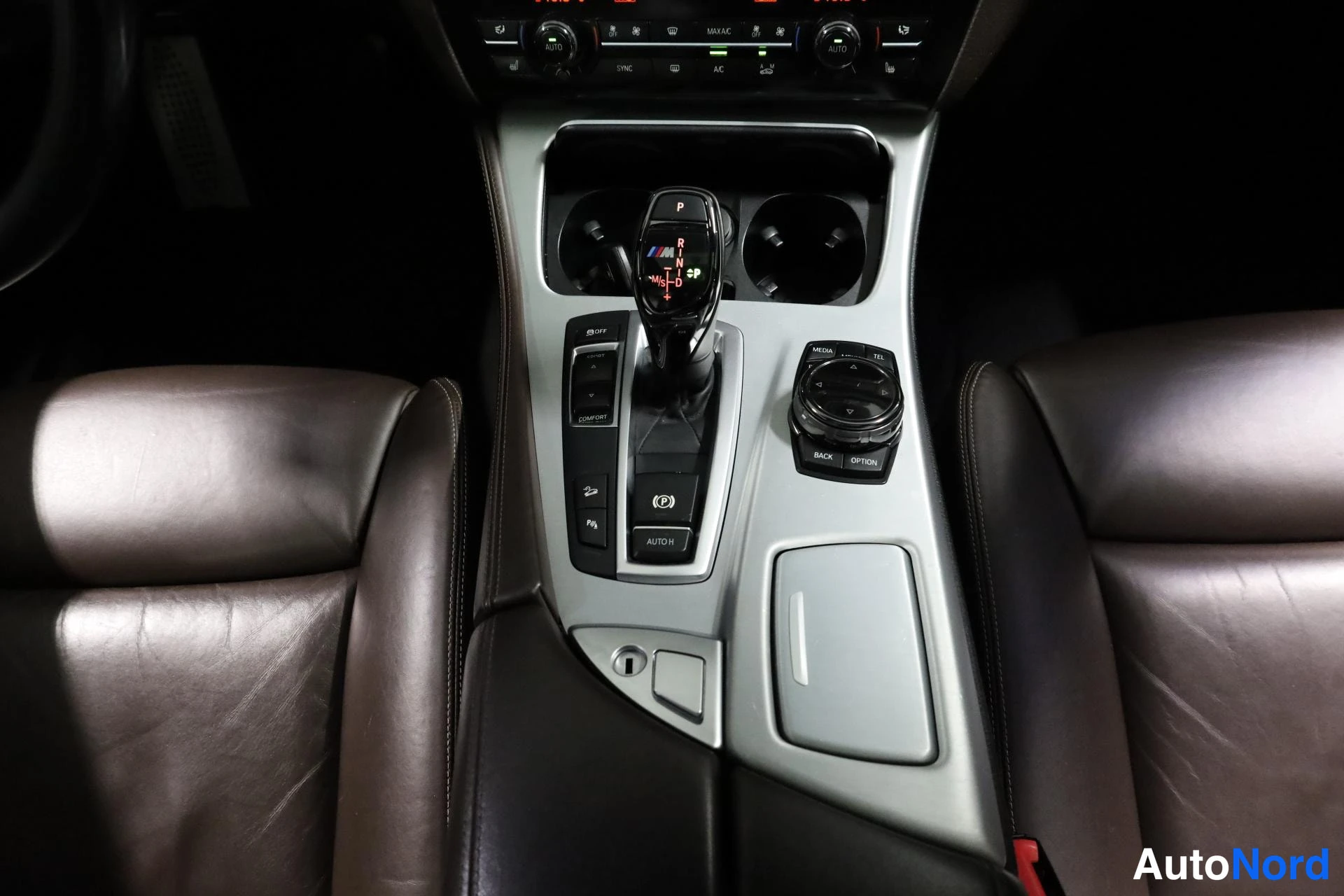 Valkoinen BMW M550d xDrive 2014, yksityiskohta, kuva 21