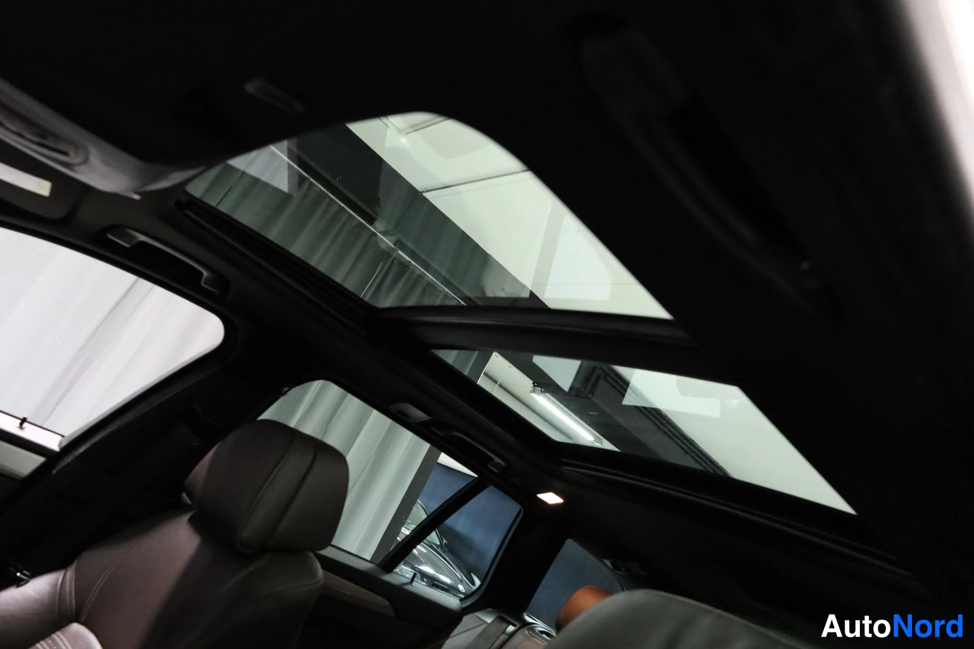 Valkoinen BMW M550d xDrive 2014, yksityiskohta, kuva 30