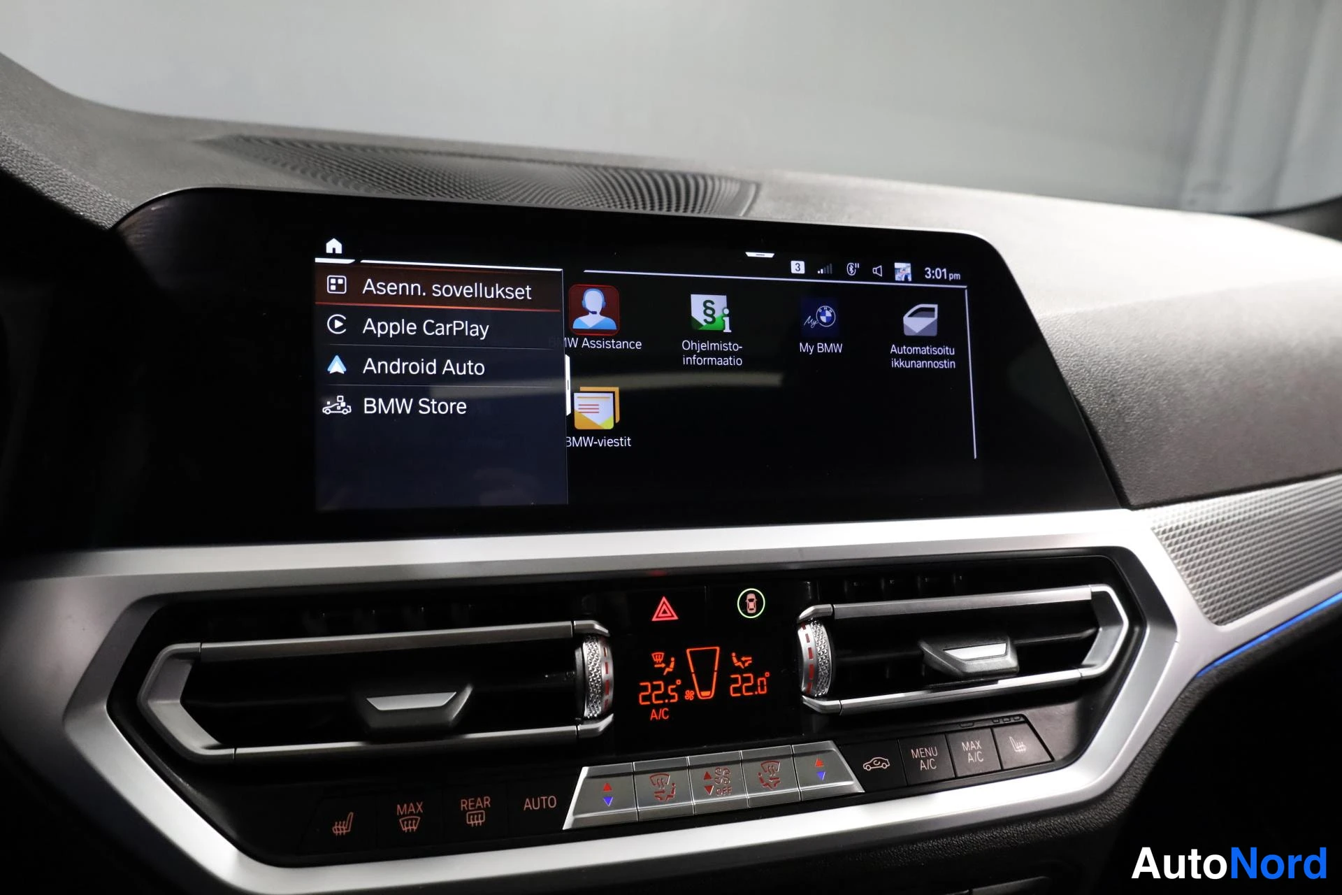 Sininen BMW 330e 2019, yksityiskohta, kuva 20