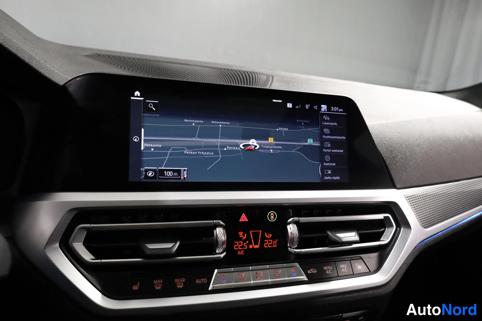 Sininen BMW 330e 2019, yksityiskohta, kuva 21