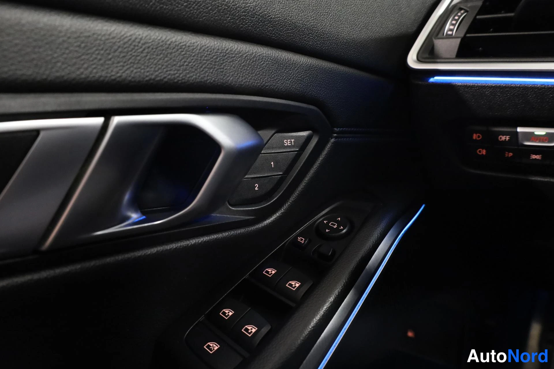 Sininen BMW 330e 2019, yksityiskohta, kuva 24