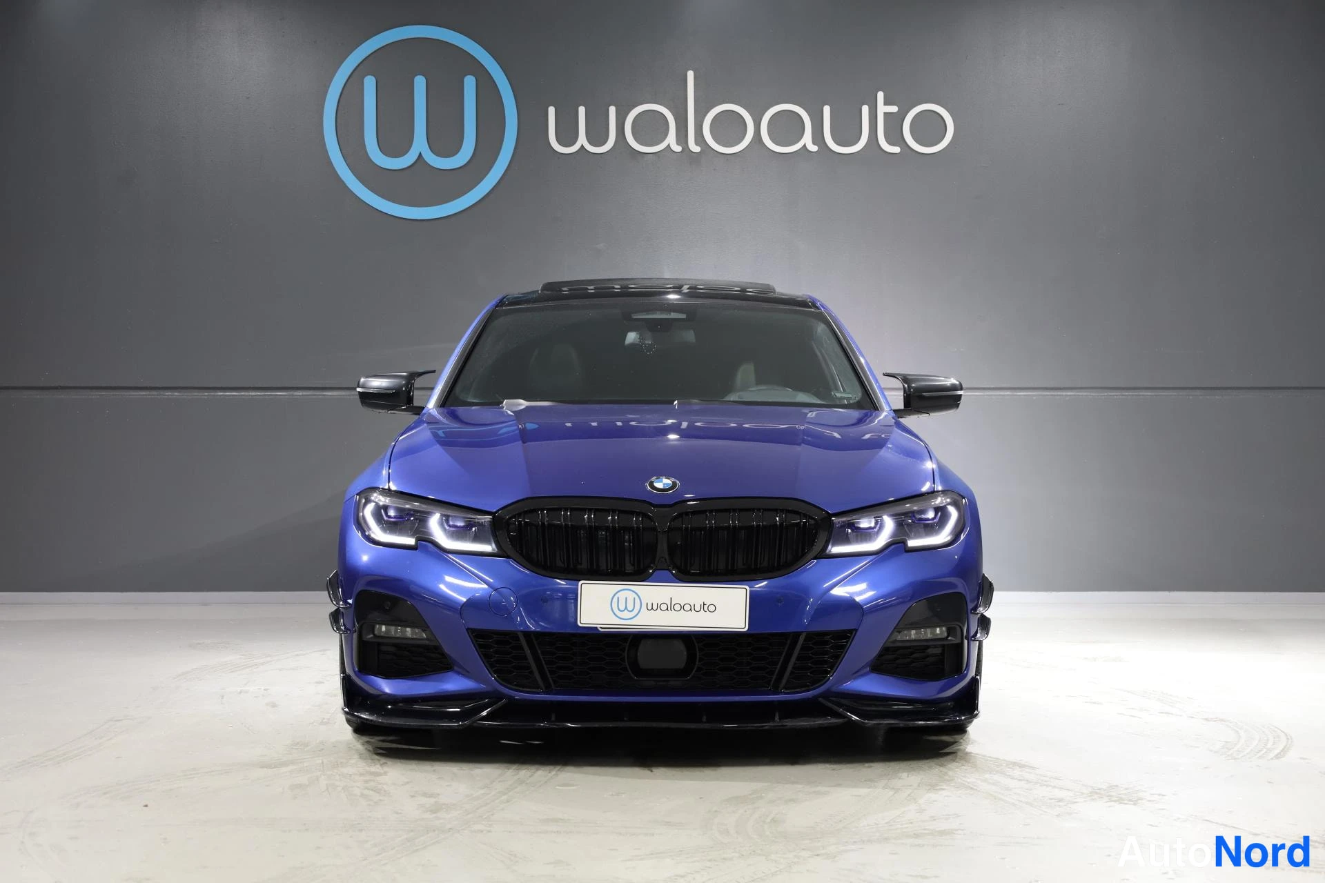 Sininen BMW 330e 2019, edestä, kuva 5