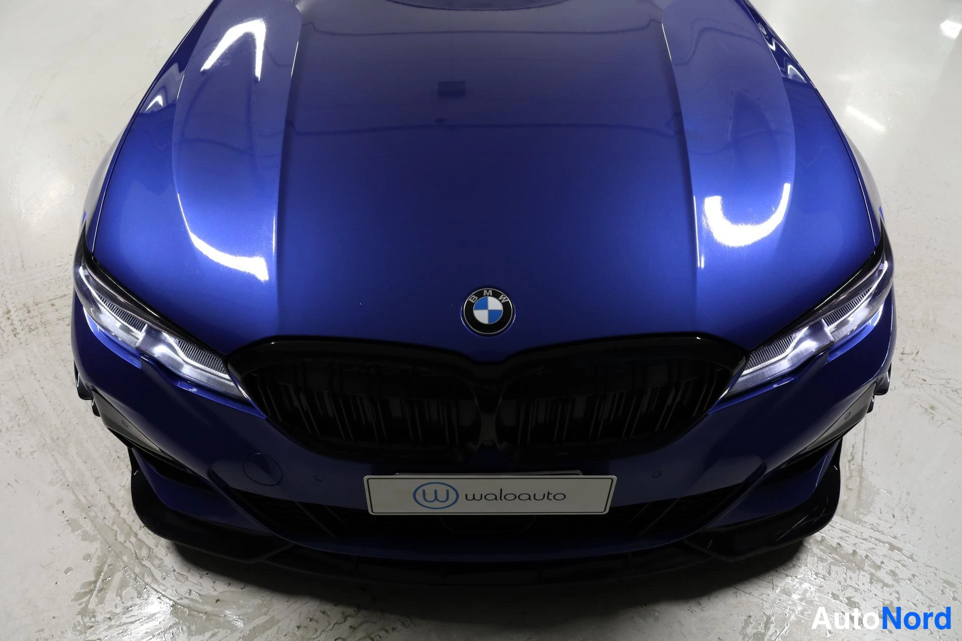 Sininen BMW 330e 2019, yksityiskohta, kuva 16