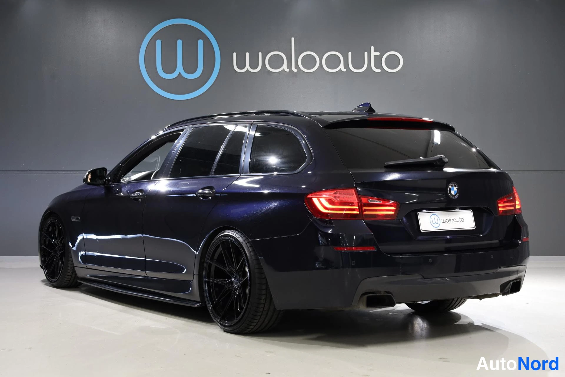 Musta BMW M550d xDrive 2014, takaviisto, kuva 6