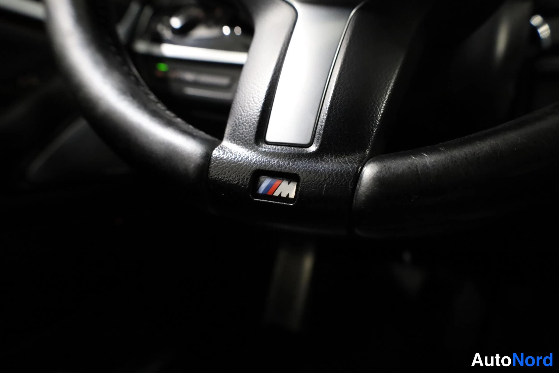 Musta BMW M550d xDrive 2014, yksityiskohta, kuva 34