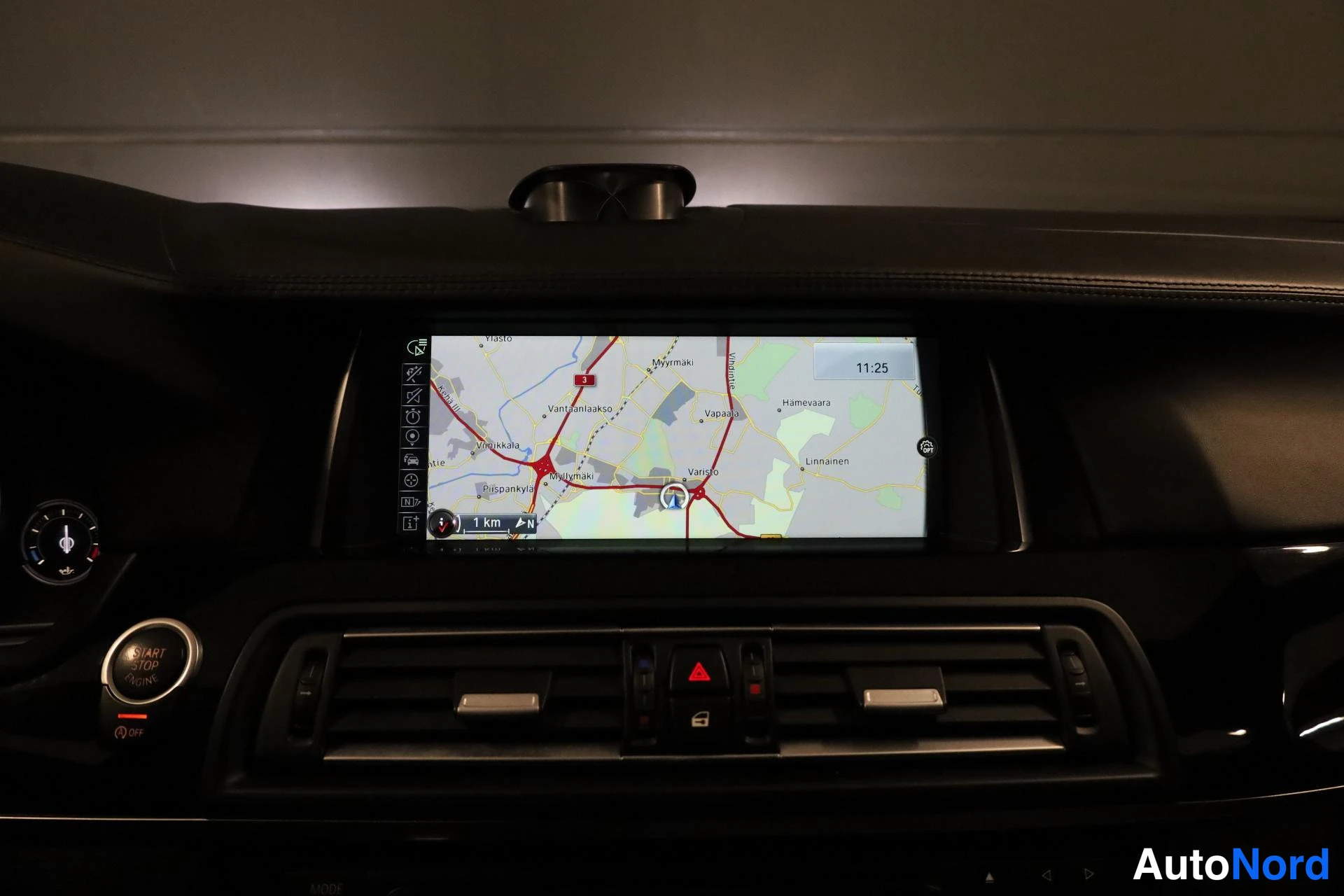 Musta BMW M550d xDrive 2014, ohjaamo, kuva 12