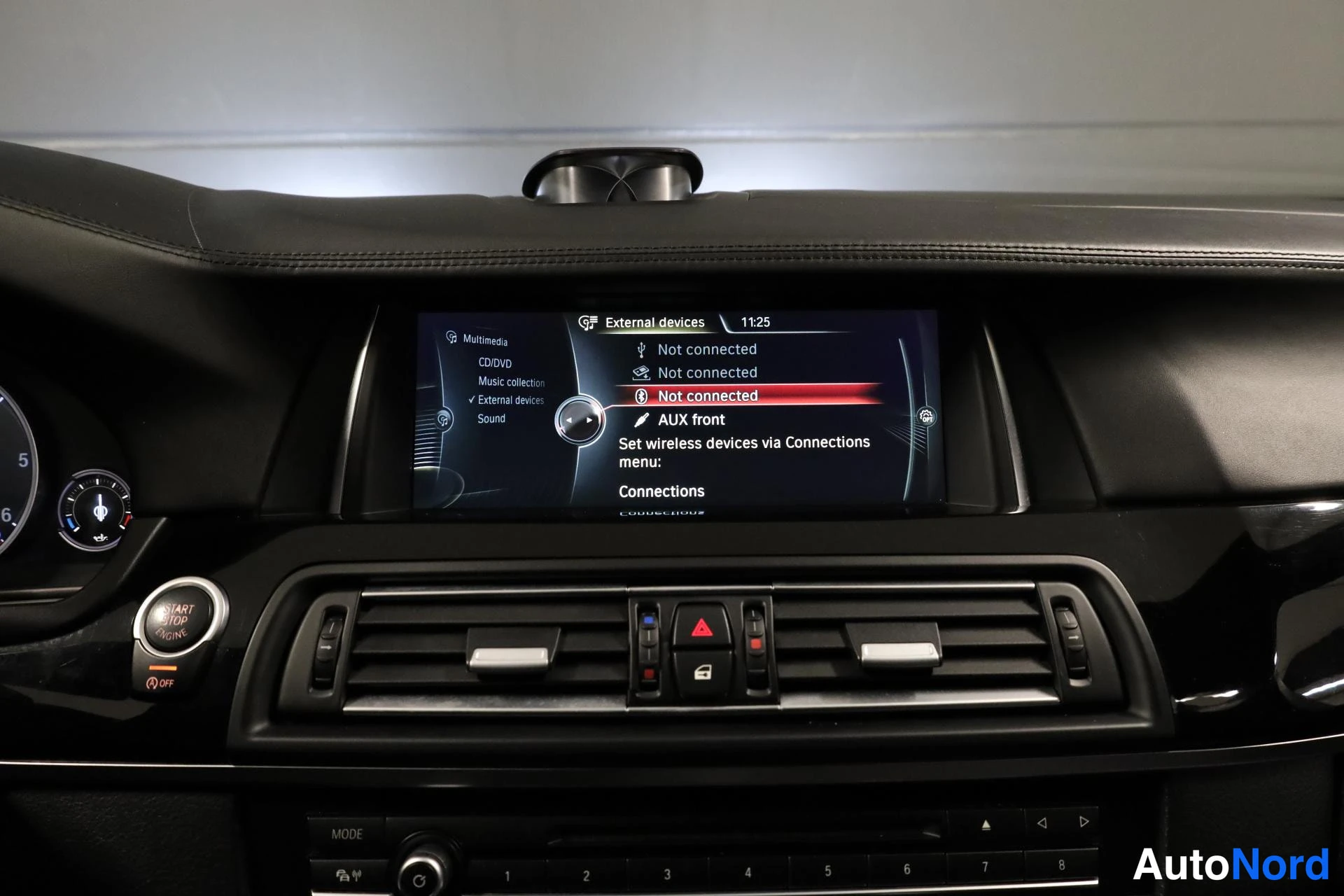 Musta BMW M550d xDrive 2014, ohjaamo, kuva 13