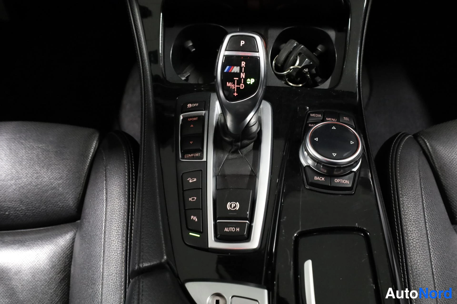 Musta BMW M550d xDrive 2014, yksityiskohta, kuva 26