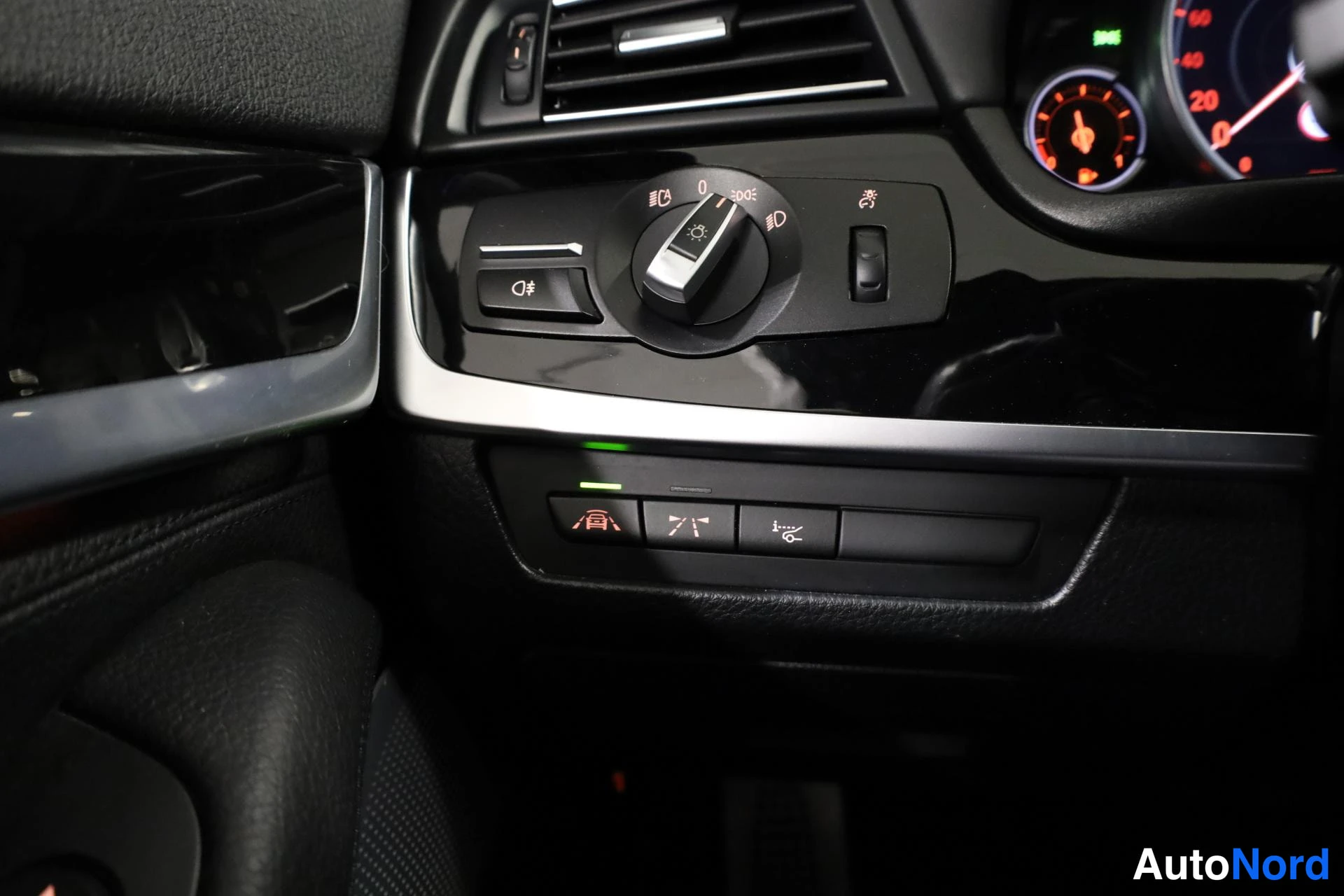 Musta BMW M550d xDrive 2014, yksityiskohta, kuva 30