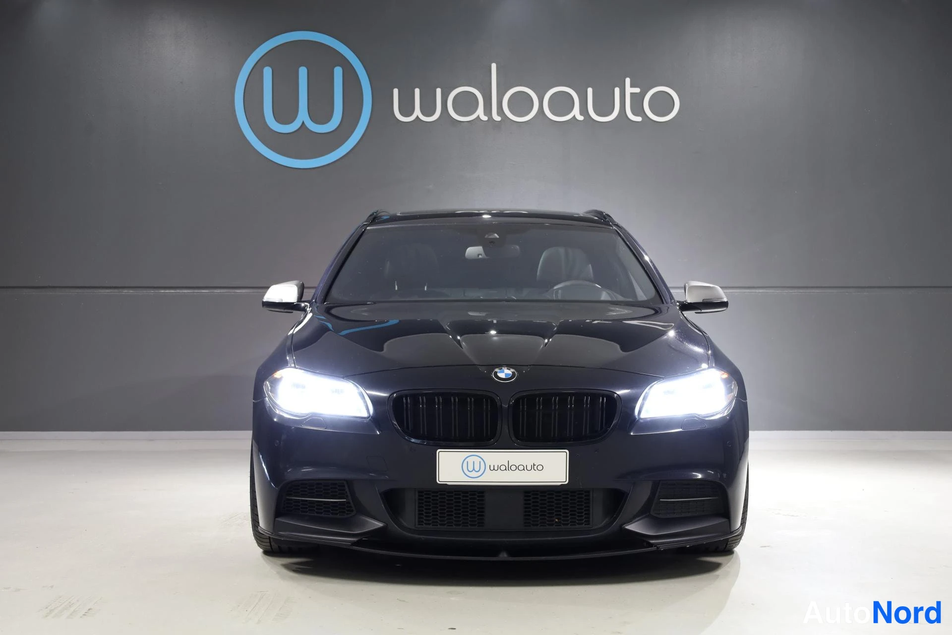 Musta BMW M550d xDrive 2014, edestä, kuva 4