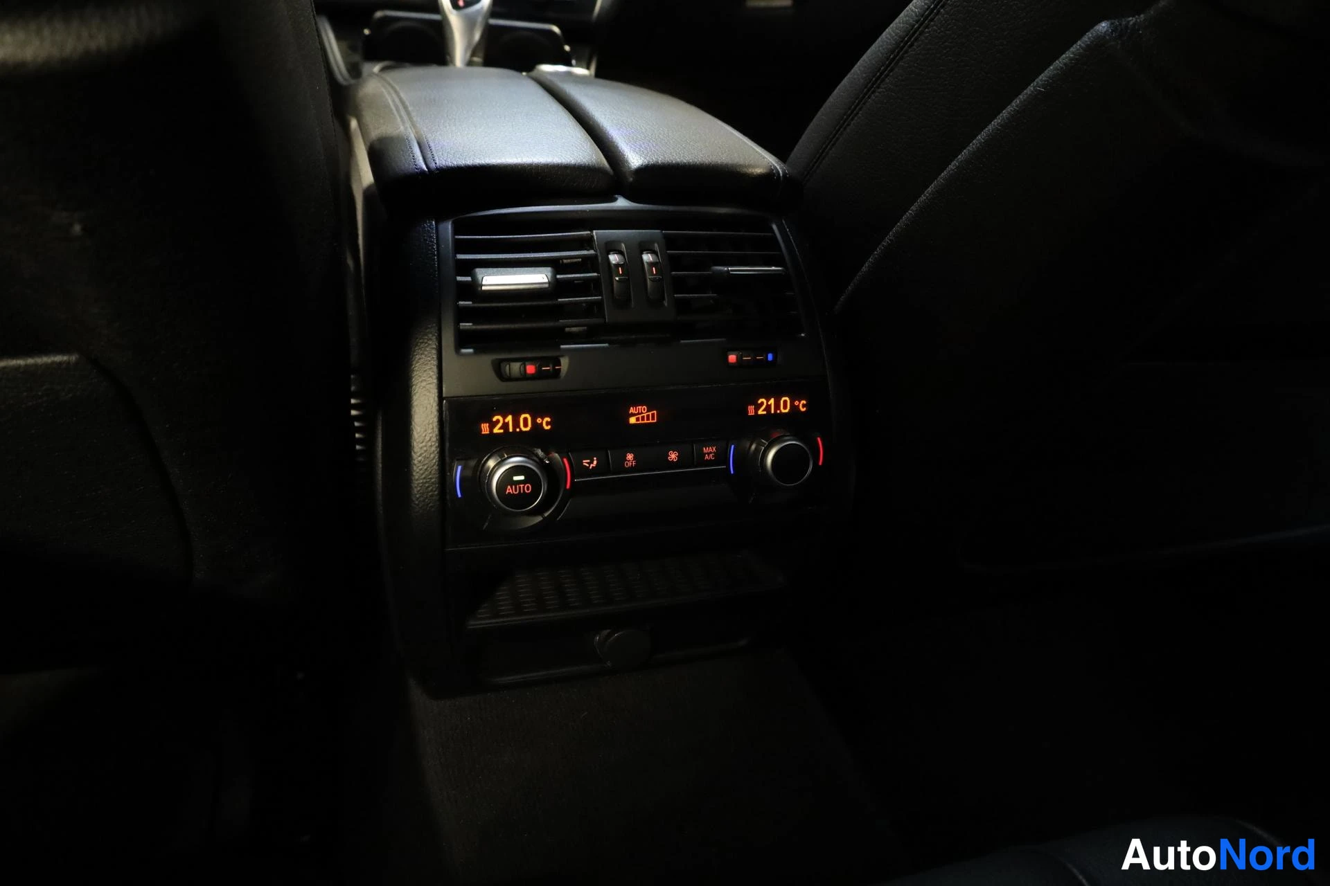 Musta BMW M550d xDrive 2014, yksityiskohta, kuva 33