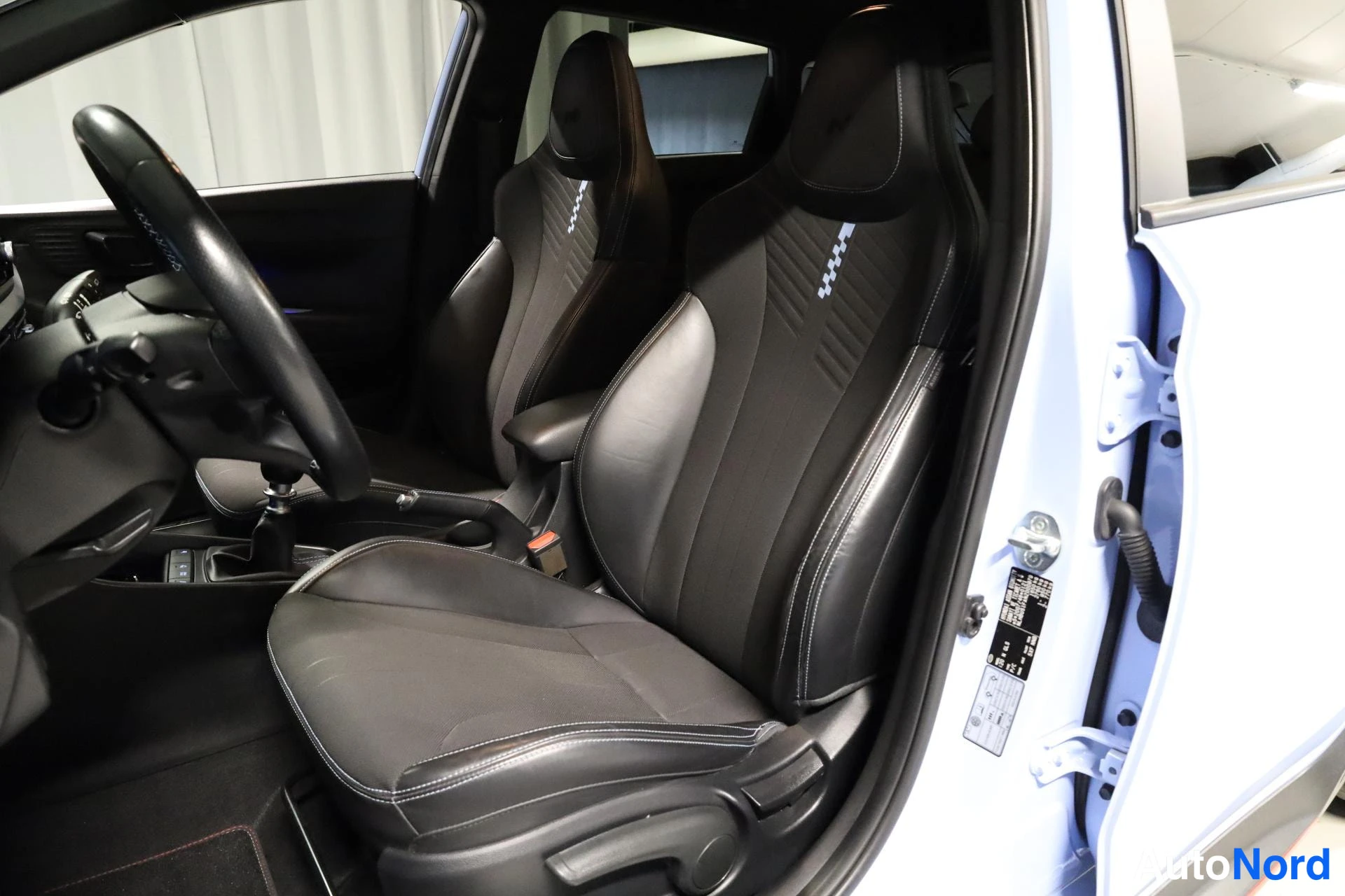 Sininen Hyundai i20 N 2021, etuistuimet, kuva 14