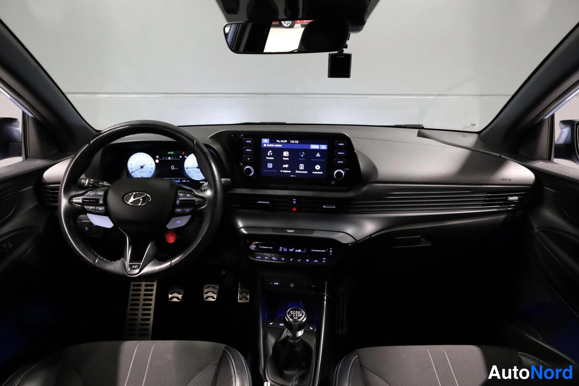 Sininen Hyundai i20 N 2021, ohjaamo, kuva 11