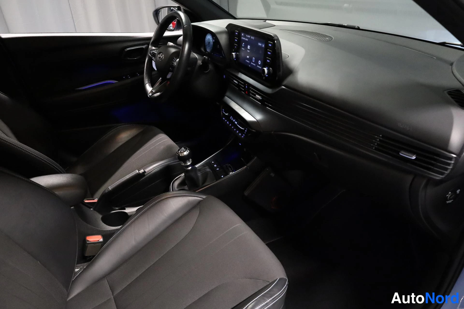 Sininen Hyundai i20 N 2021, ohjaamo, kuva 12