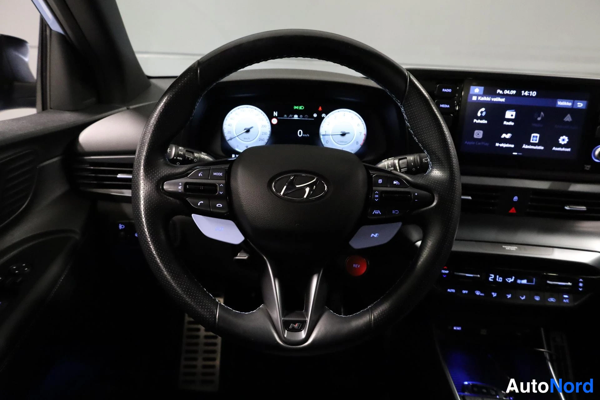 Sininen Hyundai i20 N 2021, ohjaamo, kuva 13