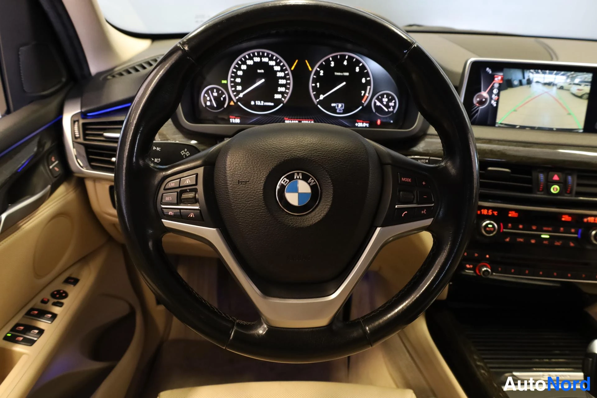 Musta BMW X5 2016, yksityiskohta, kuva 15