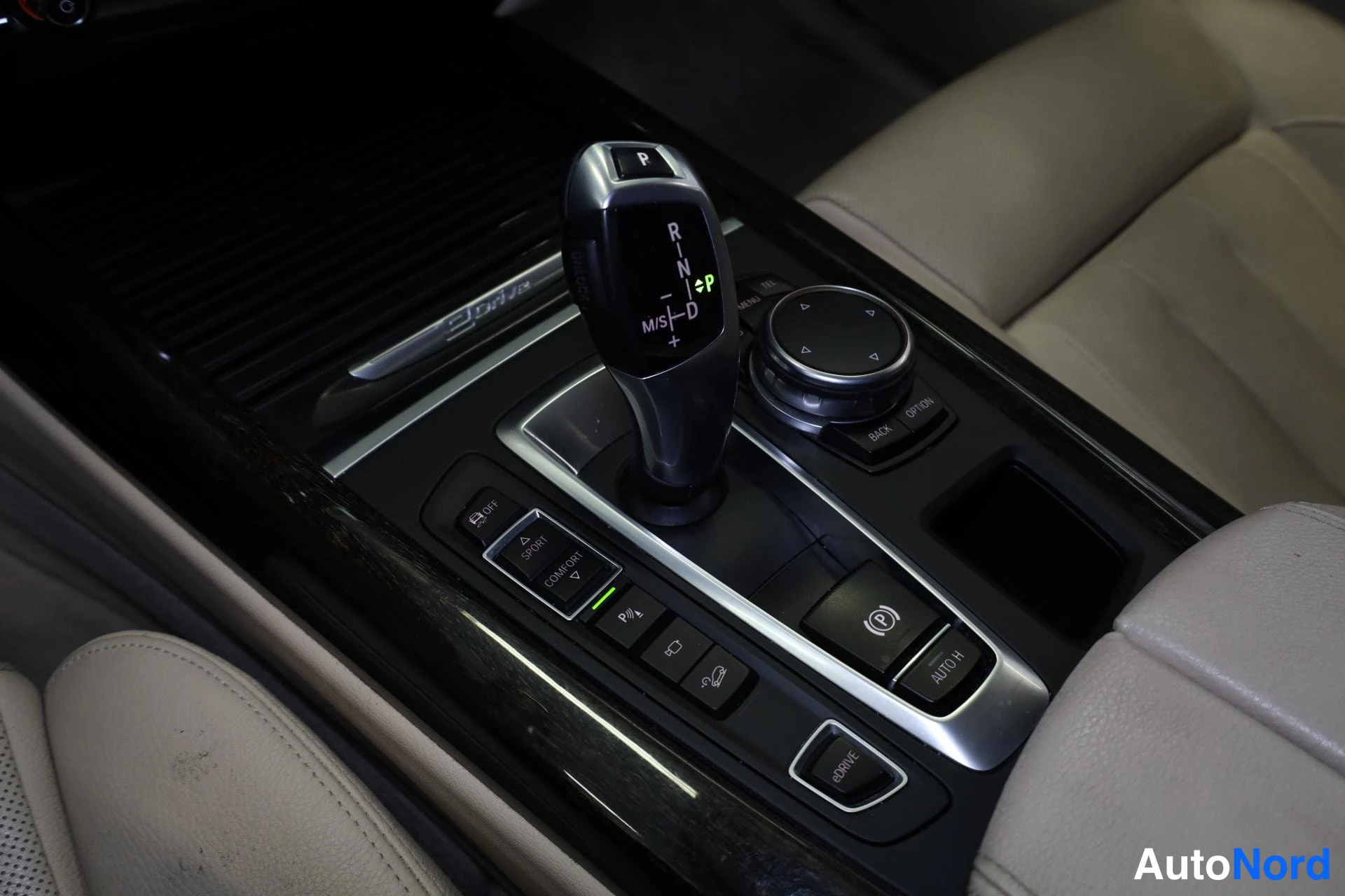 Musta BMW X5 2016, yksityiskohta, kuva 21
