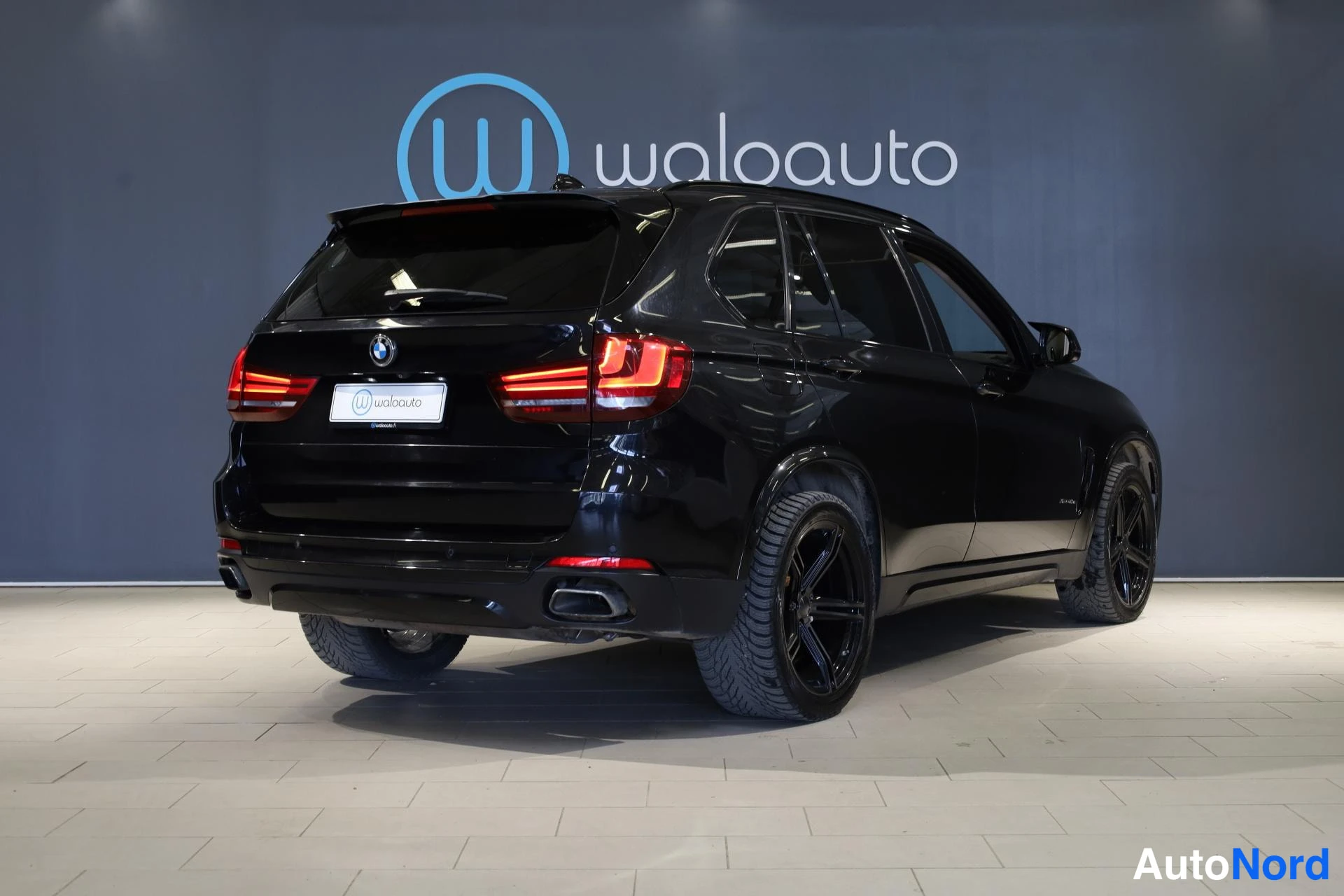 Musta BMW X5 2016, takaviisto, kuva 7