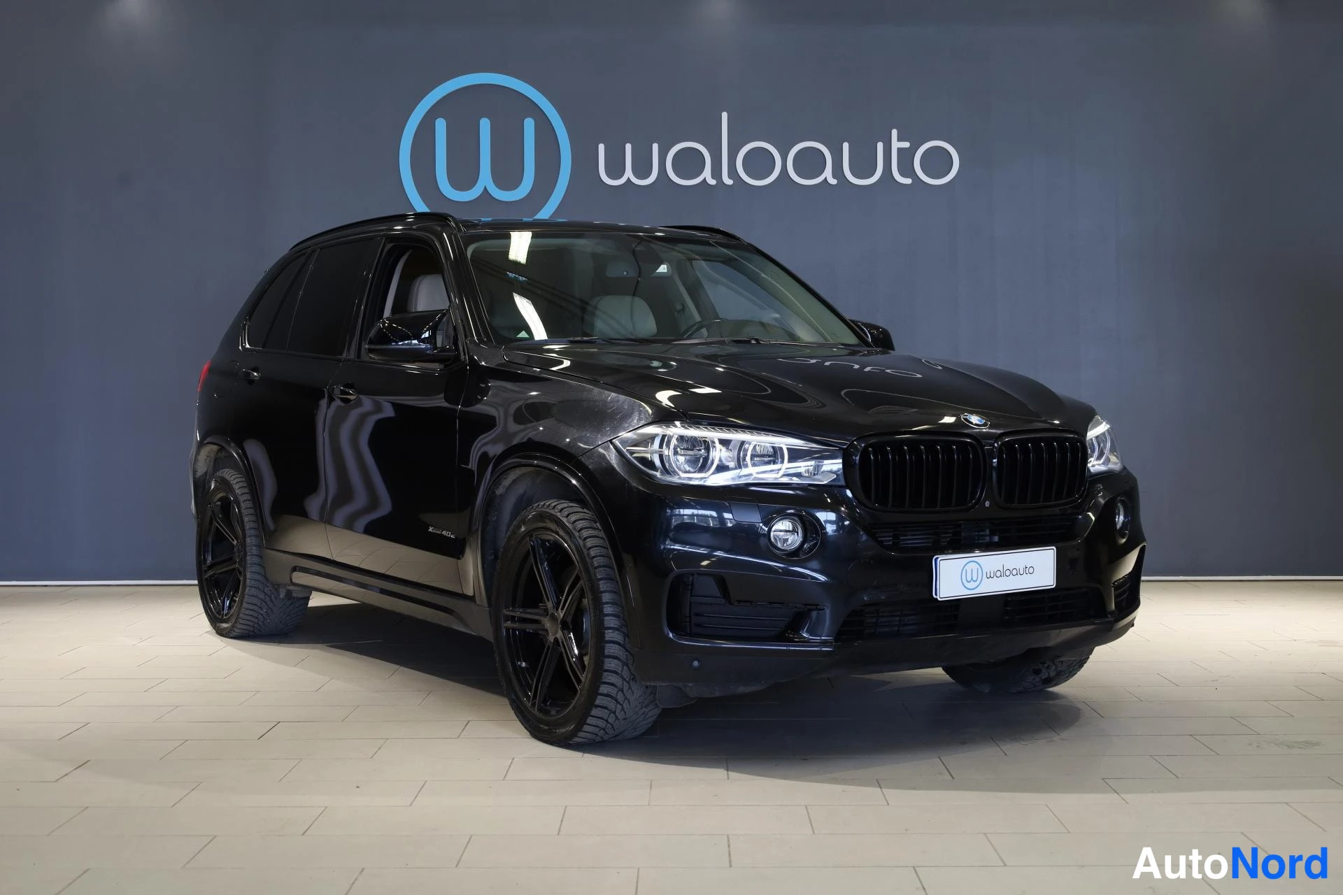 Musta BMW X5 2016, etuviisto, keula oikealle, kuva 3