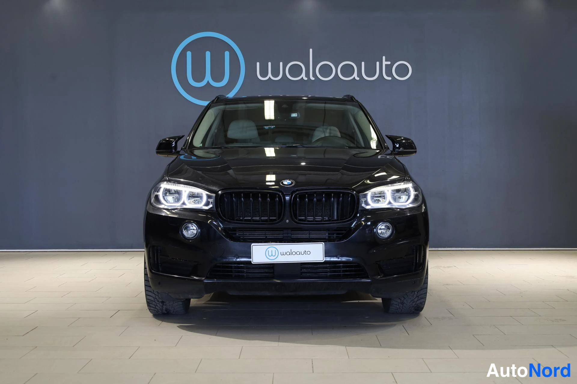 Musta BMW X5 2016, edestä, kuva 4