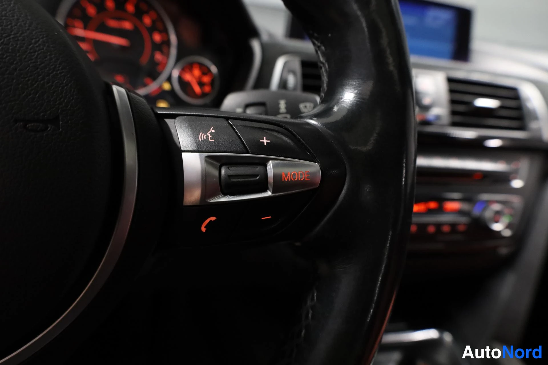 Valkoinen BMW 335i 2013, yksityiskohta, kuva 19