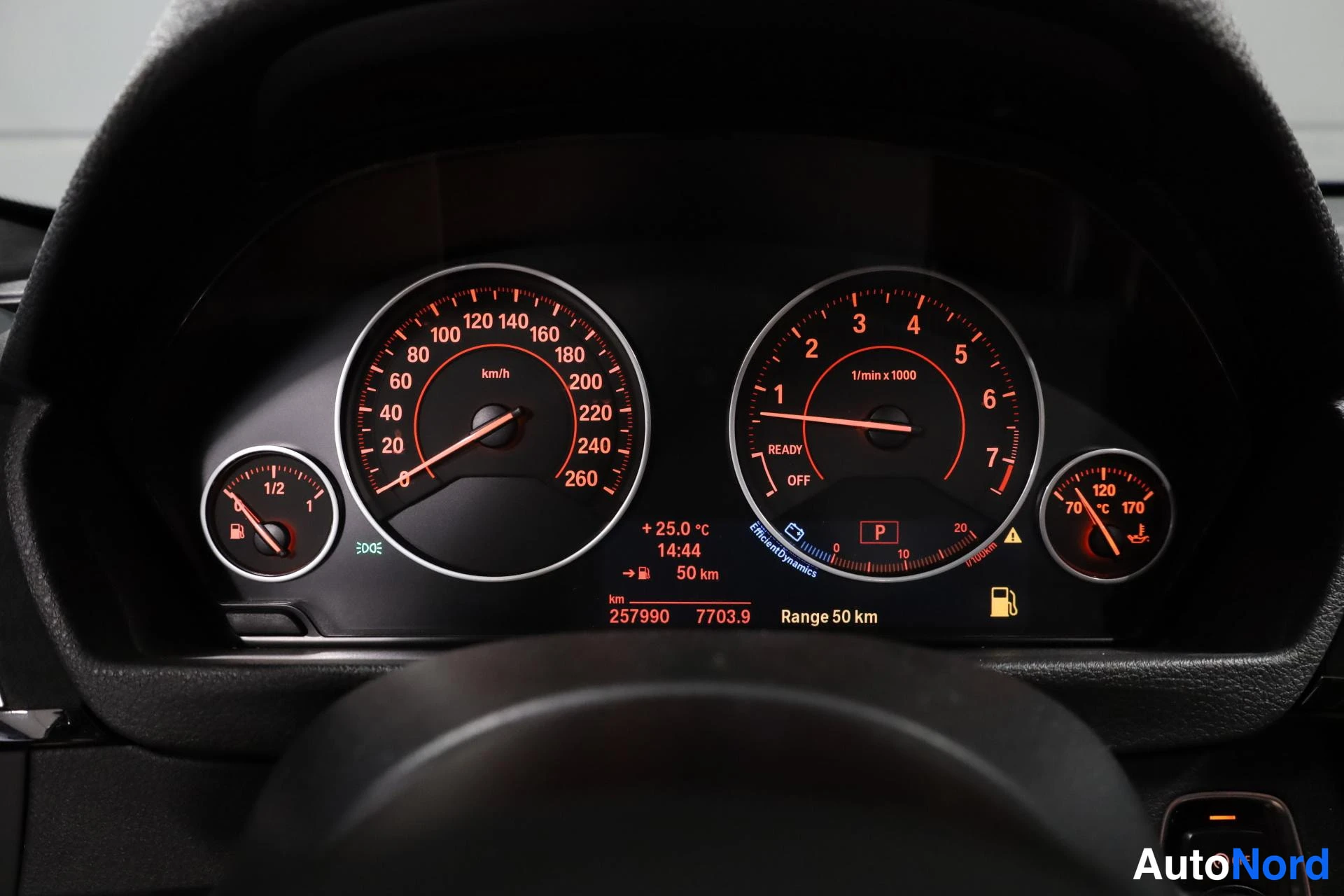 Valkoinen BMW 335i 2013, yksityiskohta, kuva 20