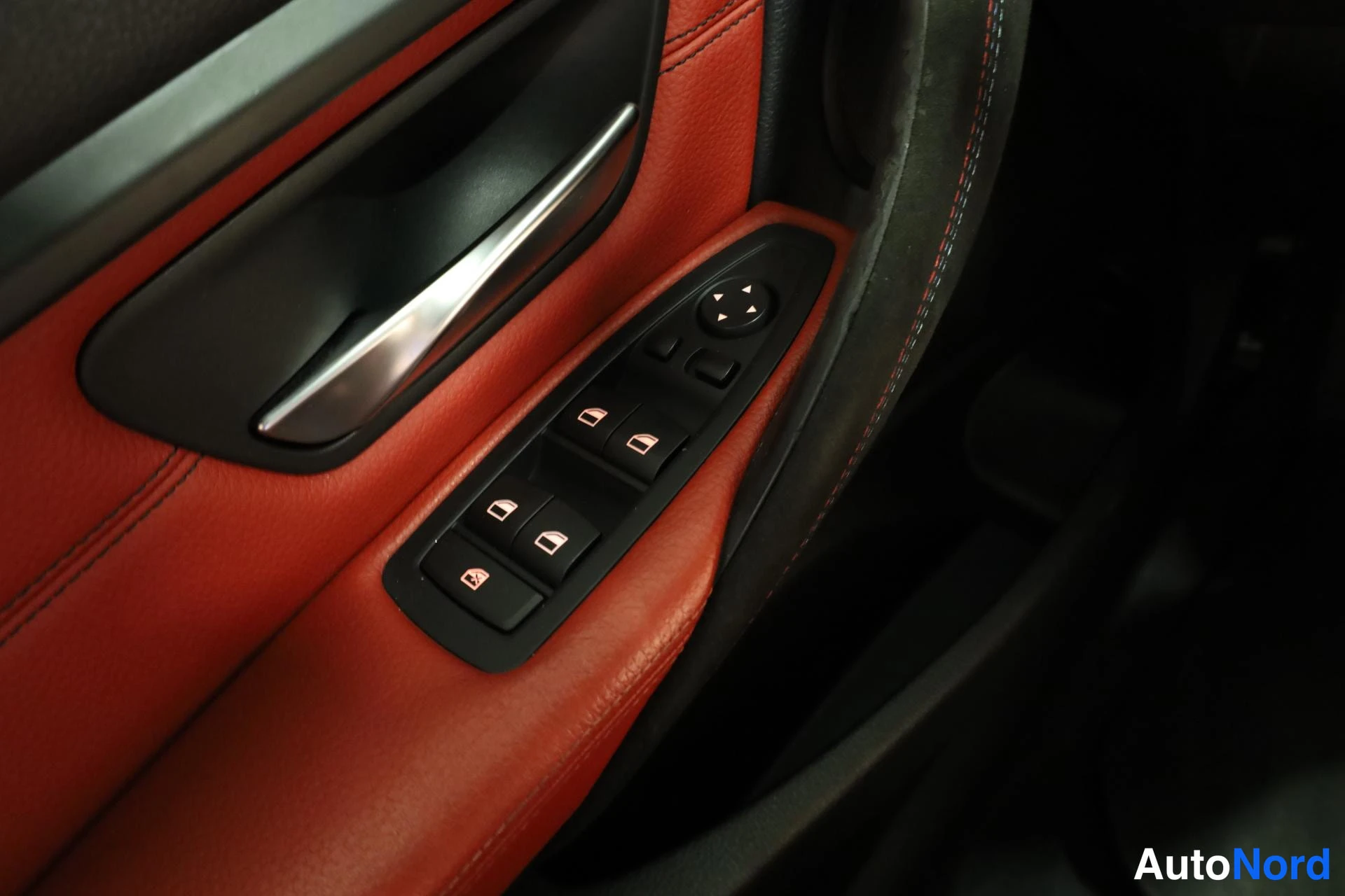 Valkoinen BMW 335i 2013, yksityiskohta, kuva 25