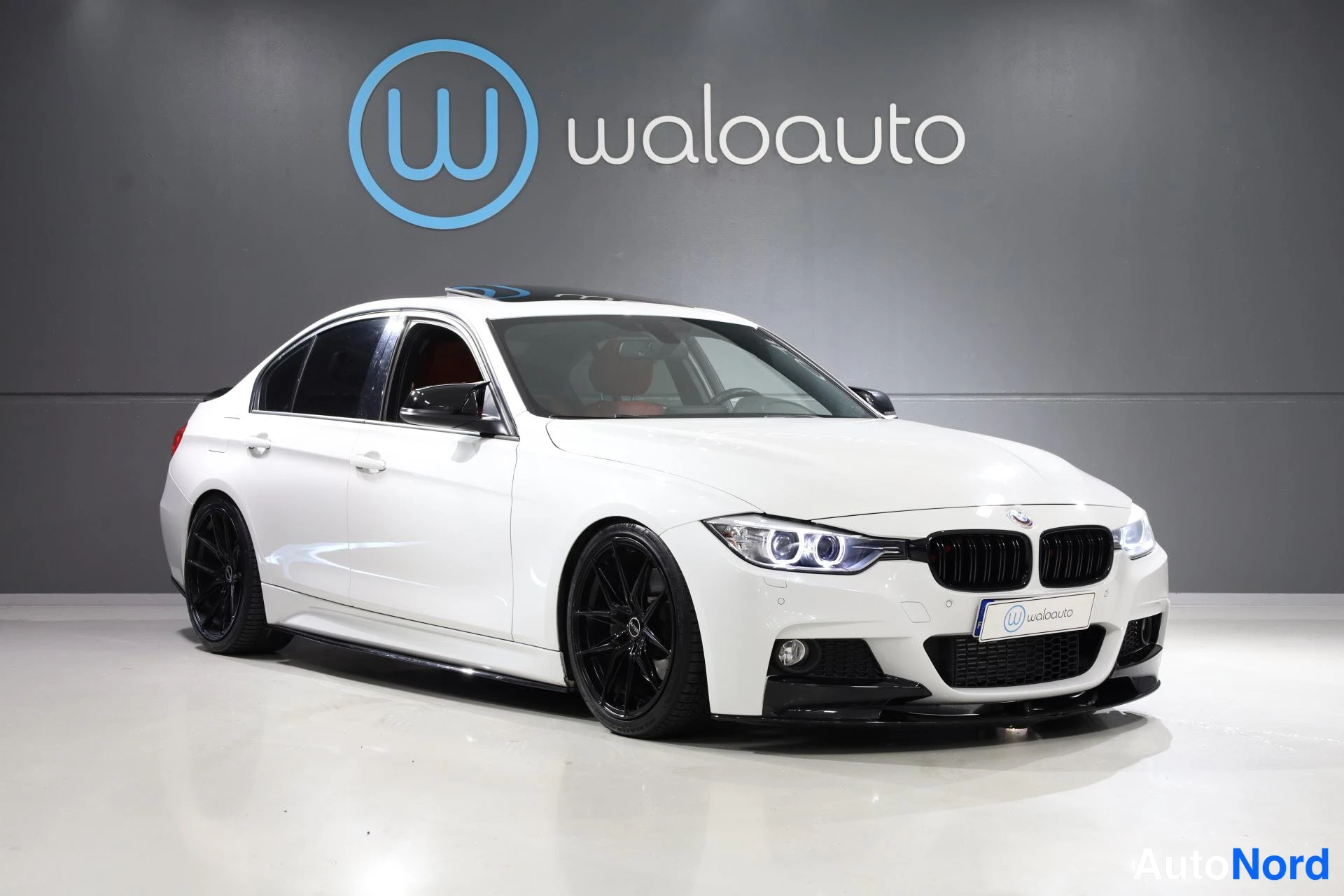 Valkoinen BMW 335i 2013, etuviisto, keula oikealle, kuva 4
