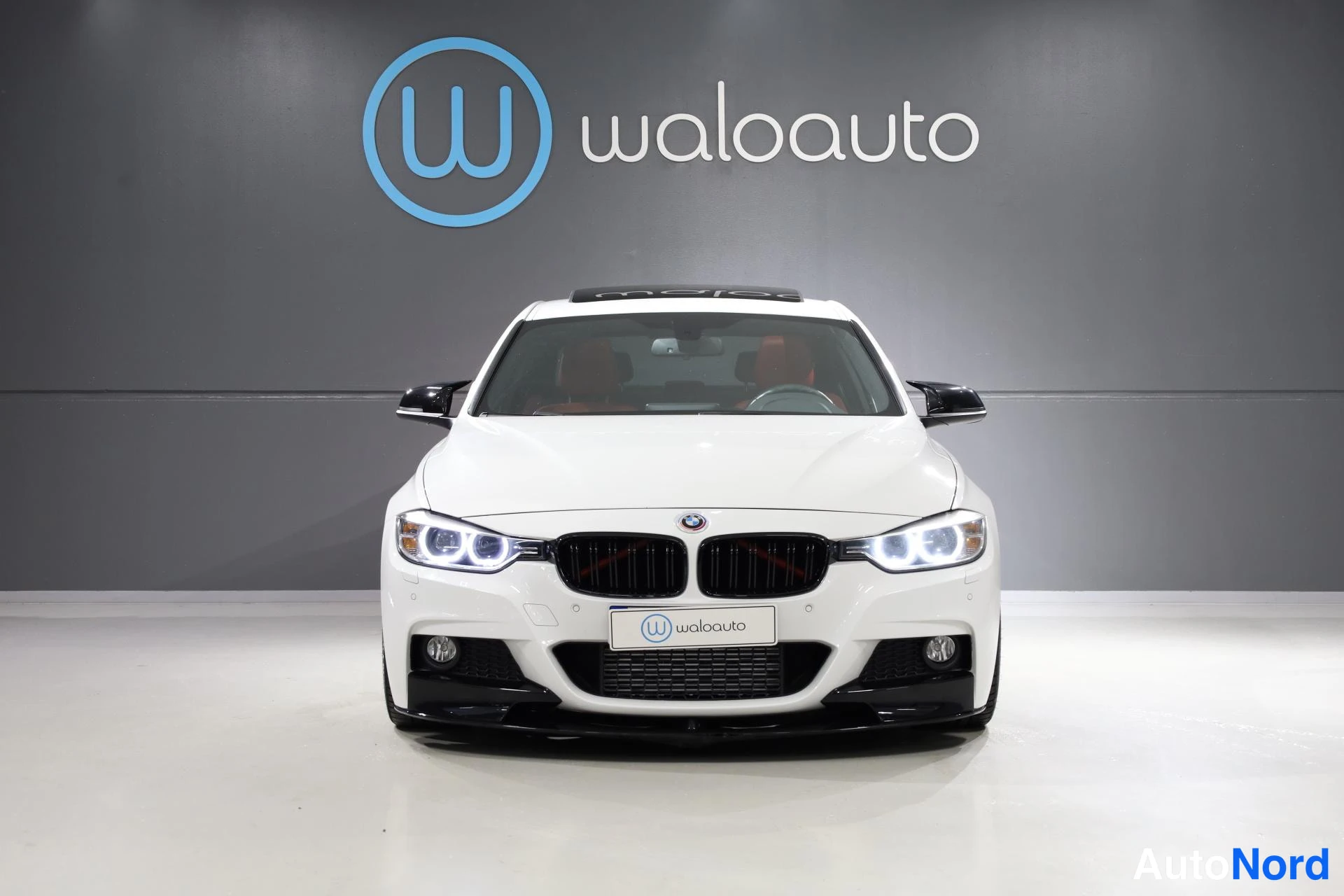 Valkoinen BMW 335i 2013, edestä, kuva 5