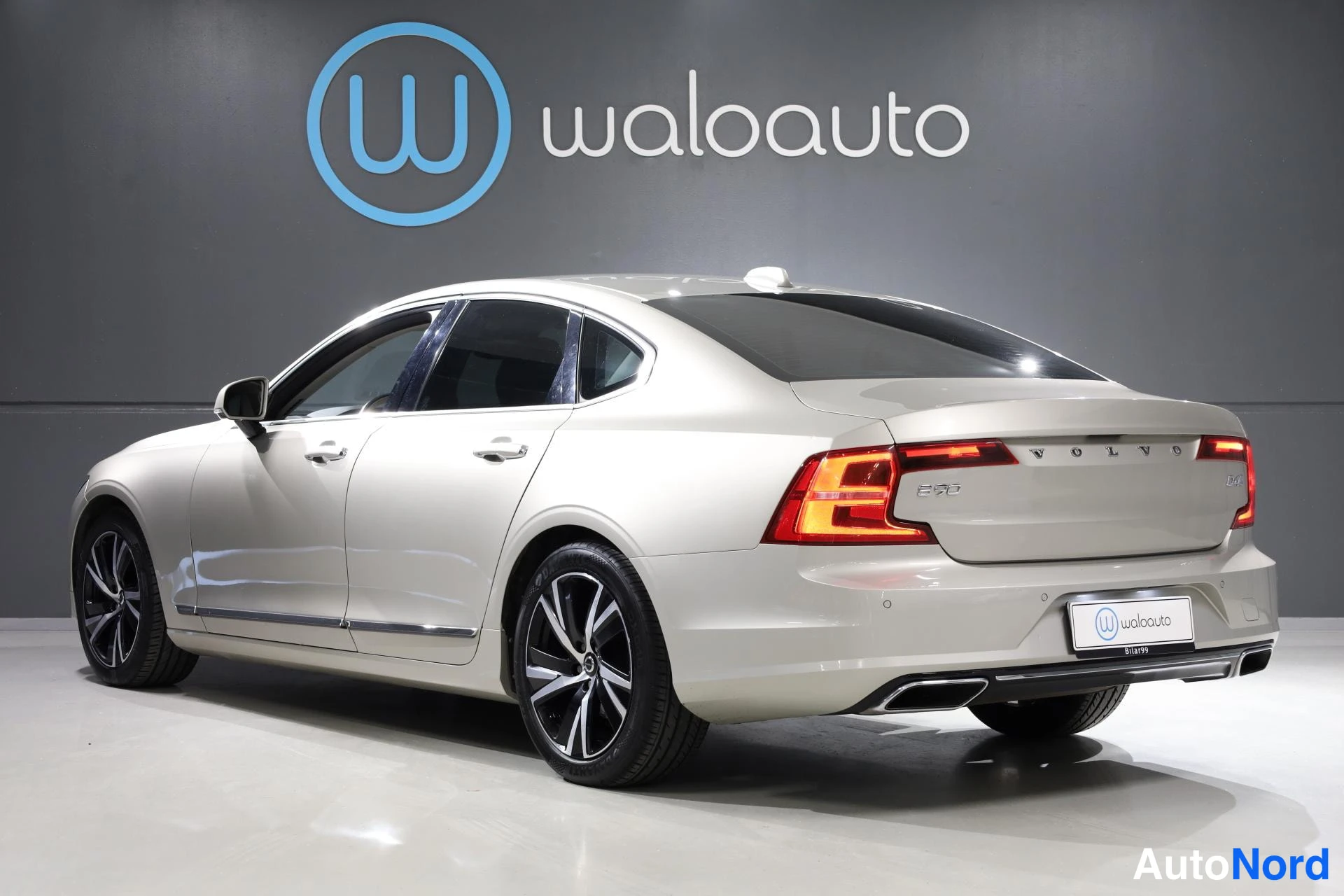 Beige Volvo S90 2016, takaviisto, kuva 6