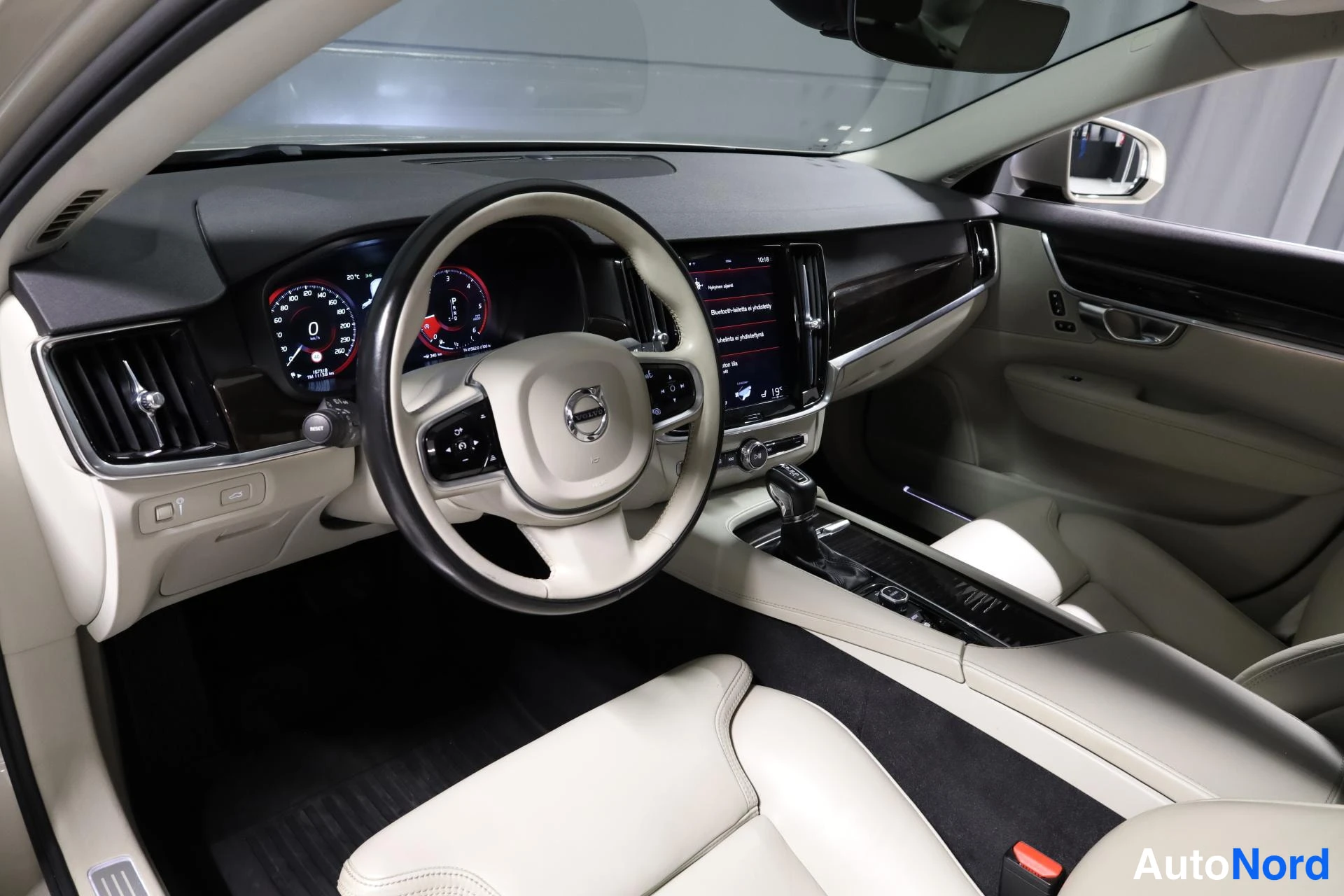 Beige Volvo S90 2016, ohjaamo, kuva 9
