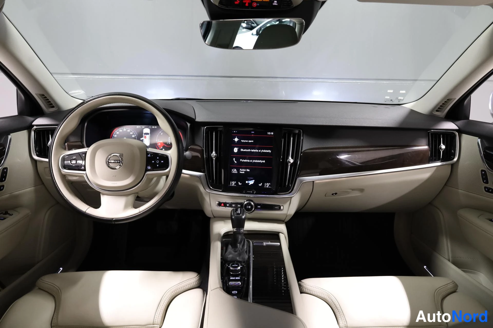Beige Volvo S90 2016, ohjaamo, kuva 10