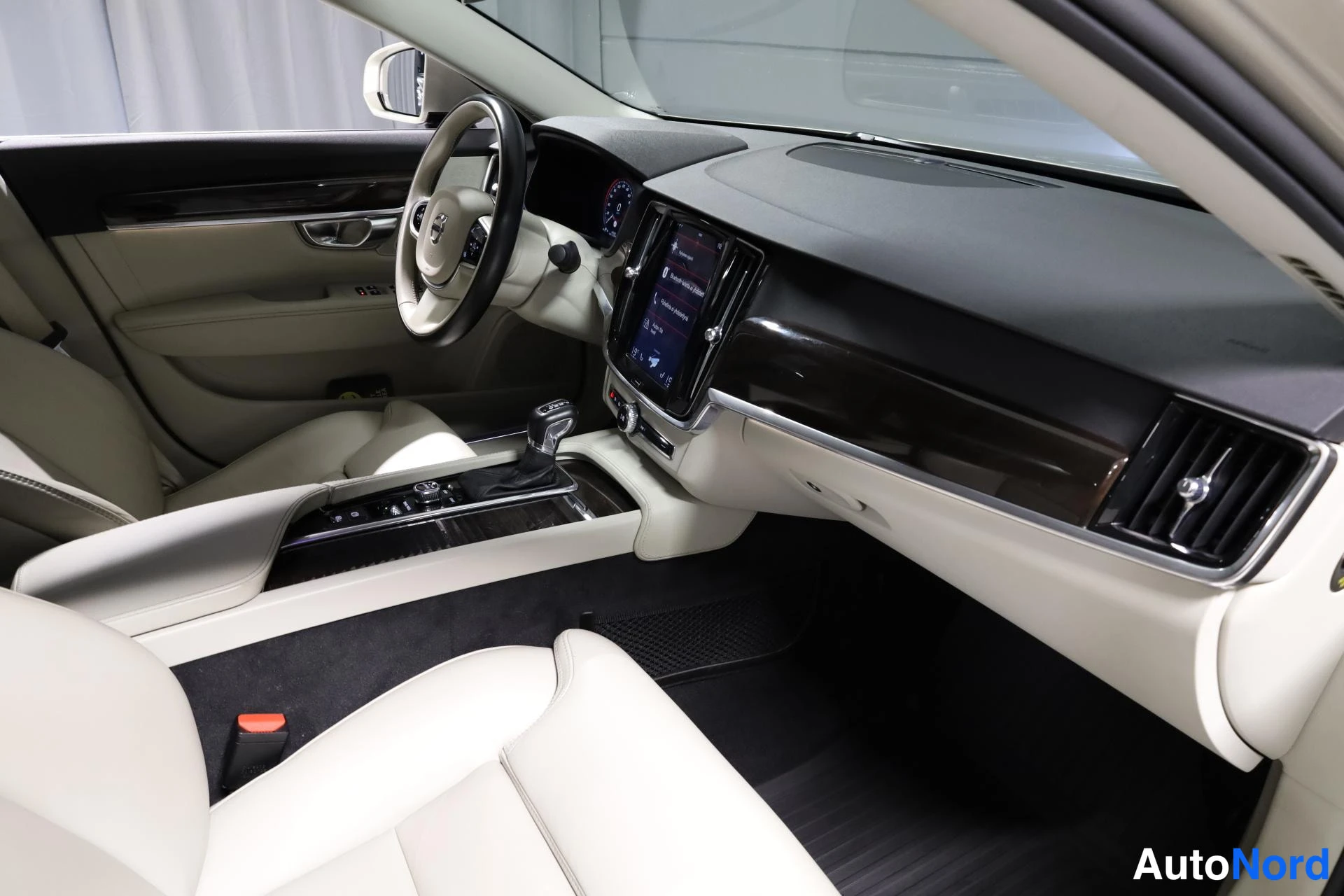 Beige Volvo S90 2016, ohjaamo, kuva 11