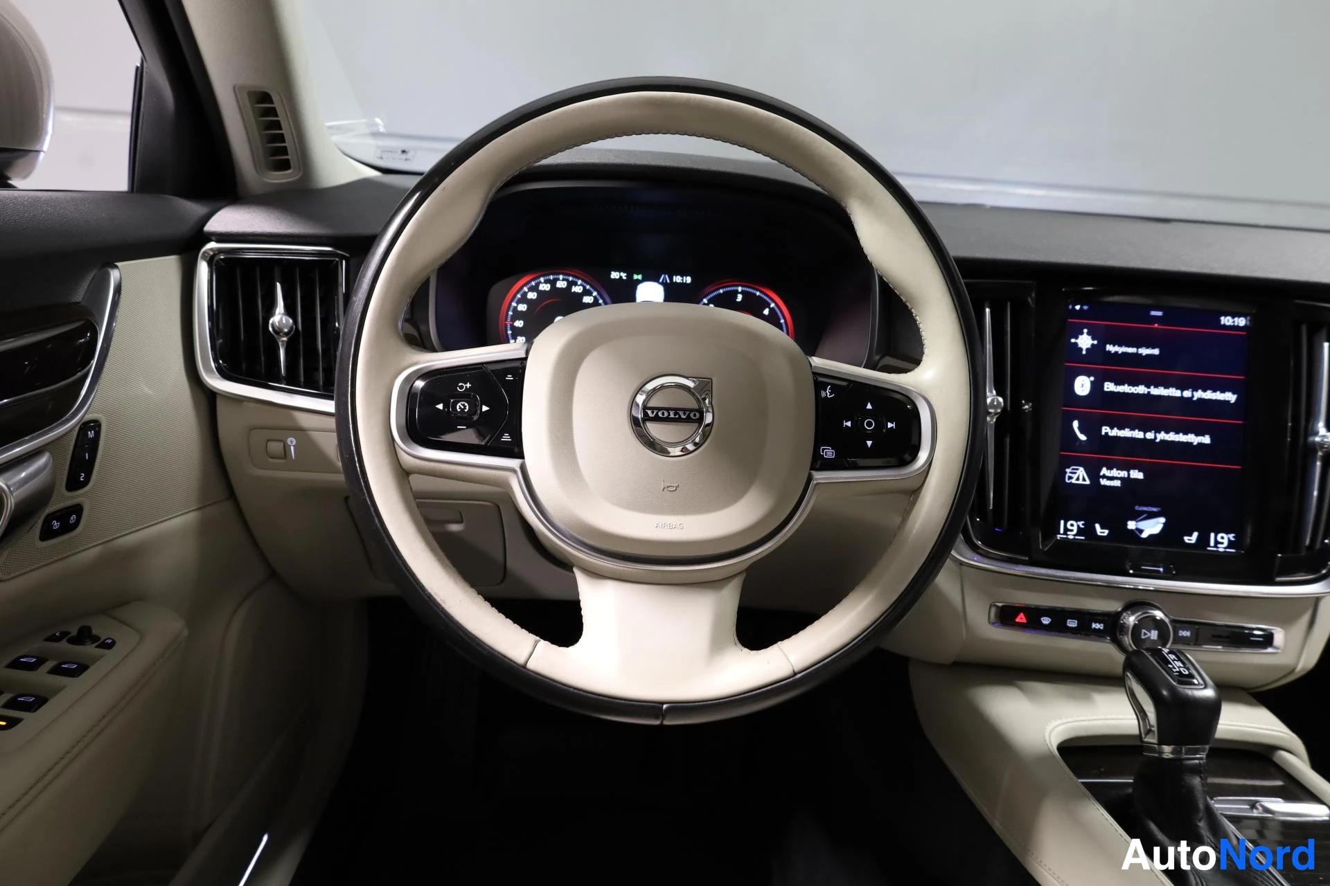 Beige Volvo S90 2016, ohjaamo, kuva 12