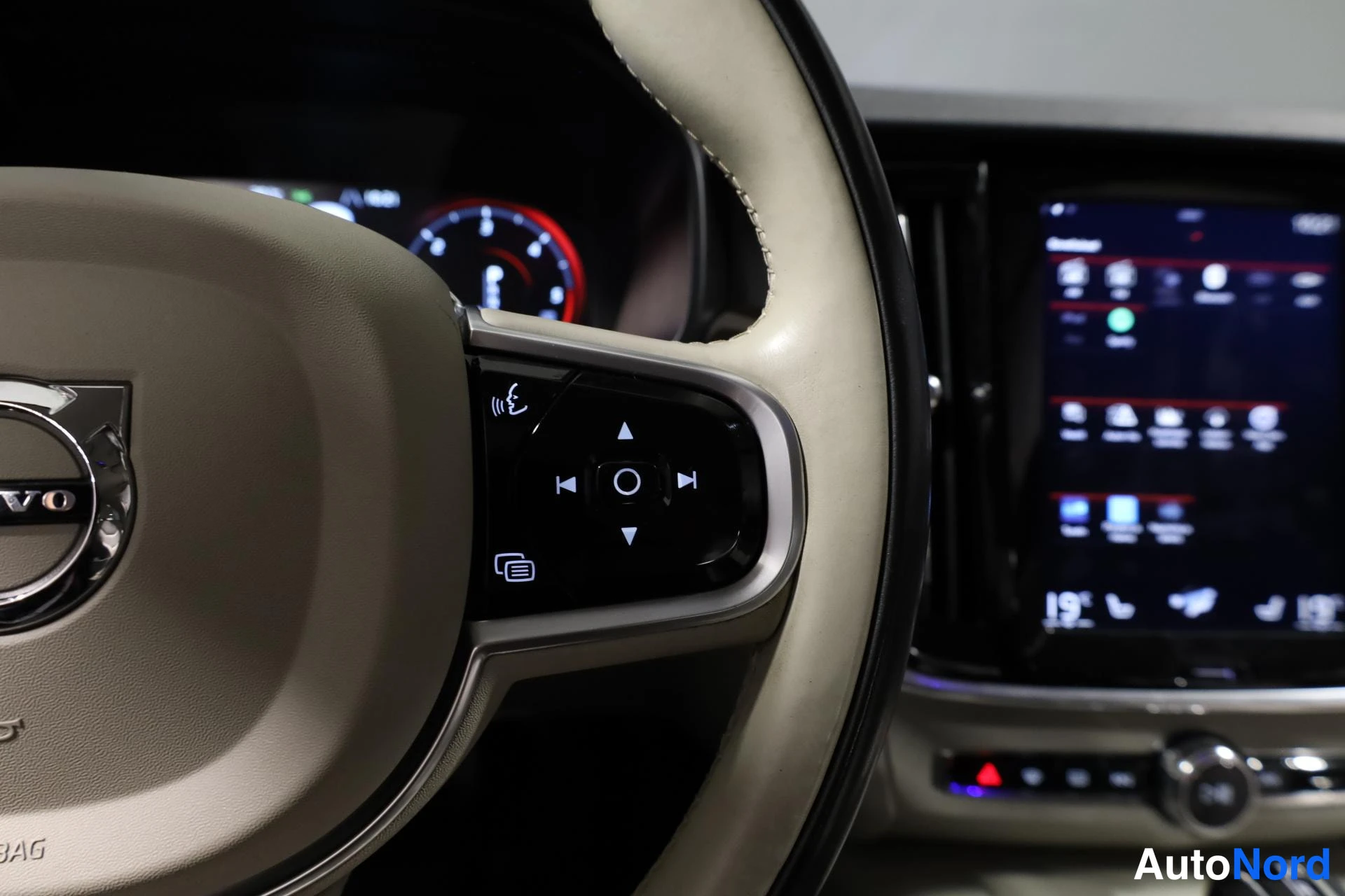 Beige Volvo S90 2016, yksityiskohta, kuva 18