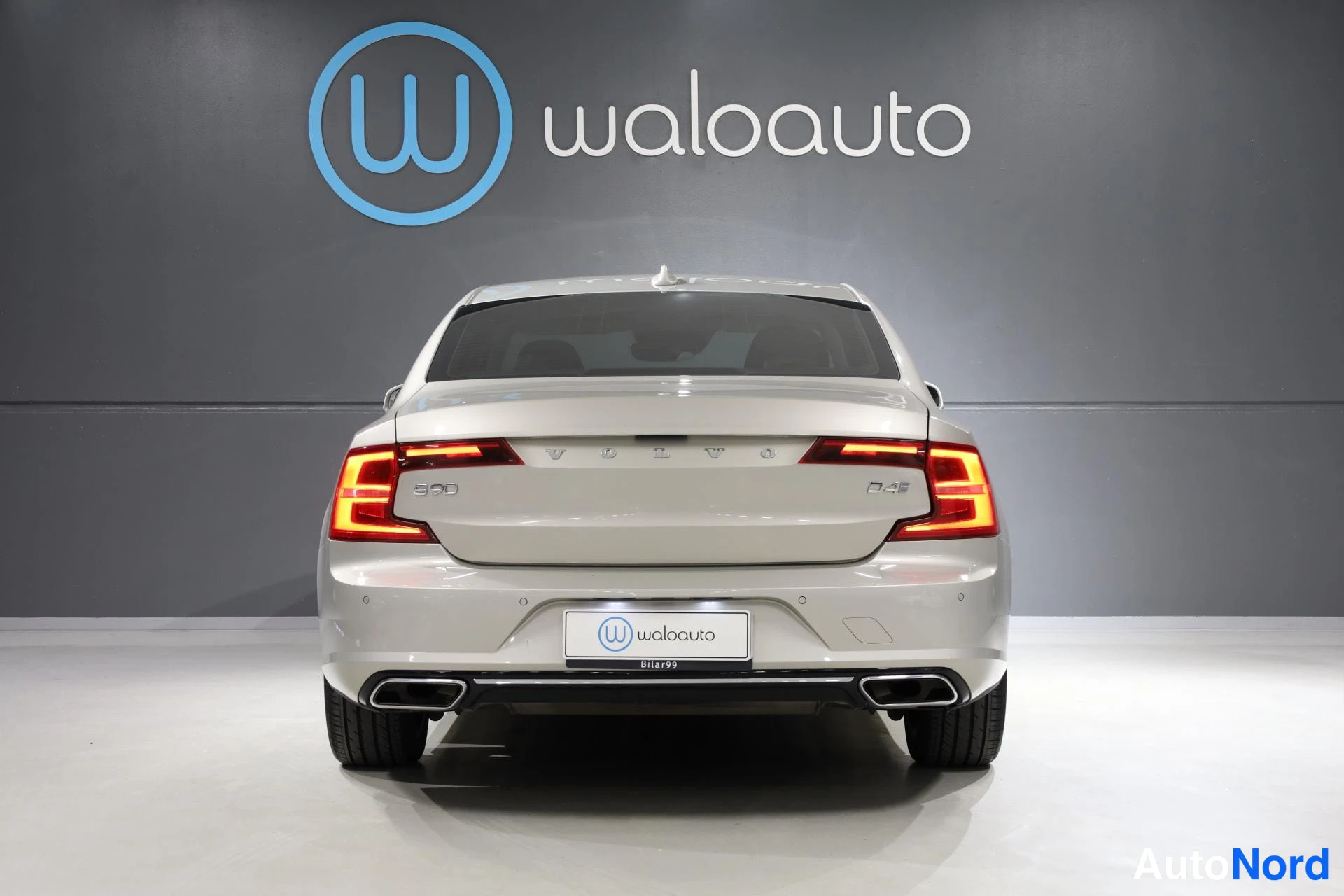 Beige Volvo S90 2016, takaa, kuva 8