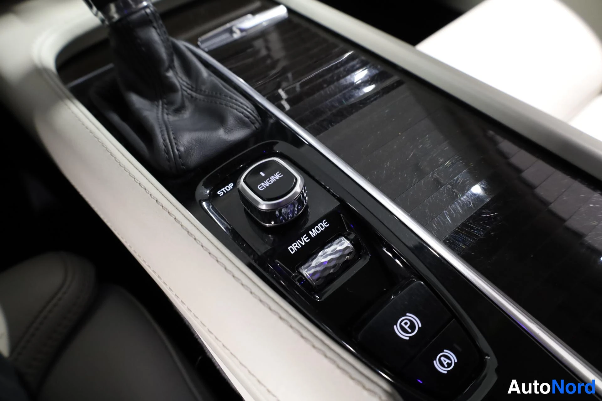 Beige Volvo S90 2016, yksityiskohta, kuva 23