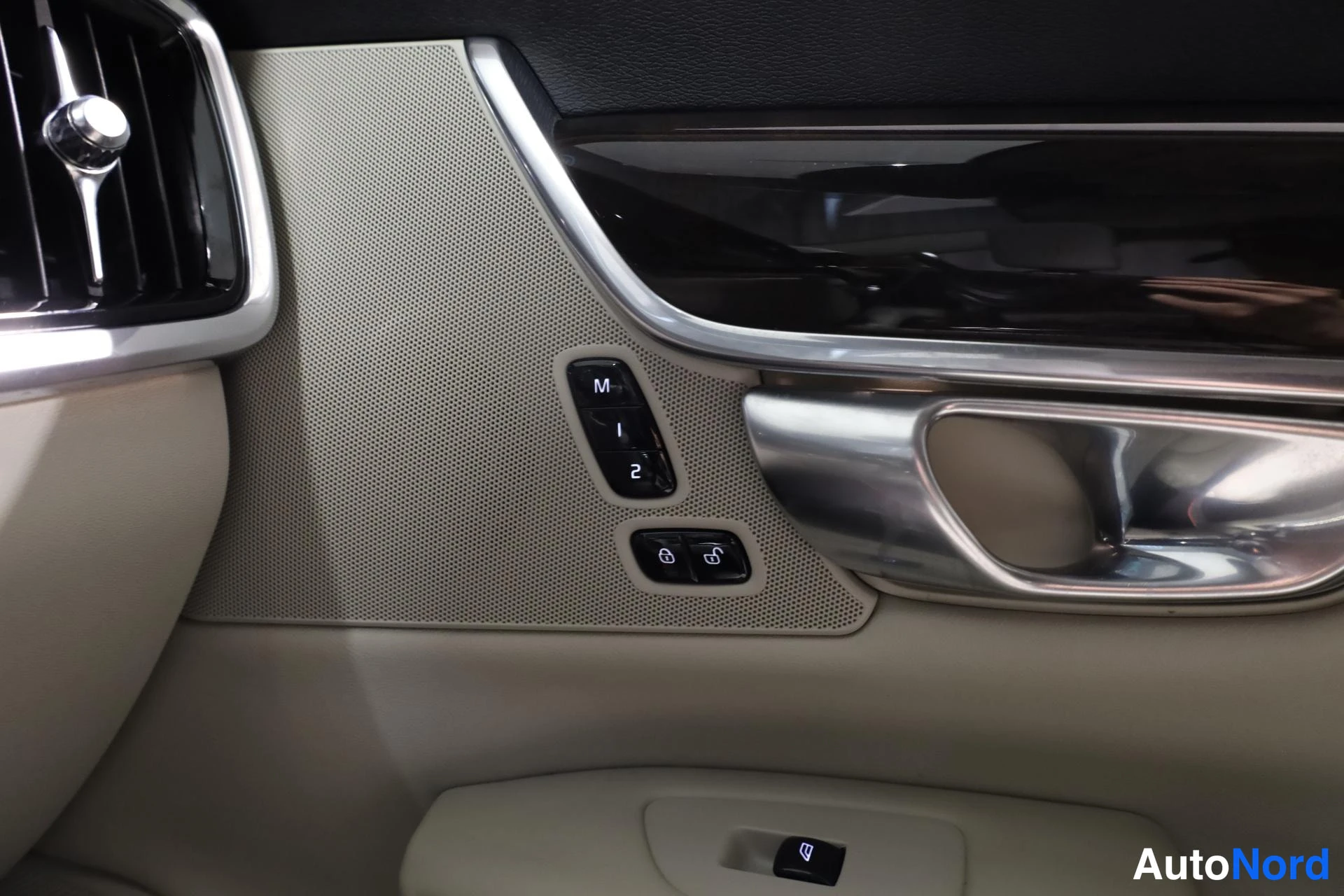Beige Volvo S90 2016, yksityiskohta, kuva 25